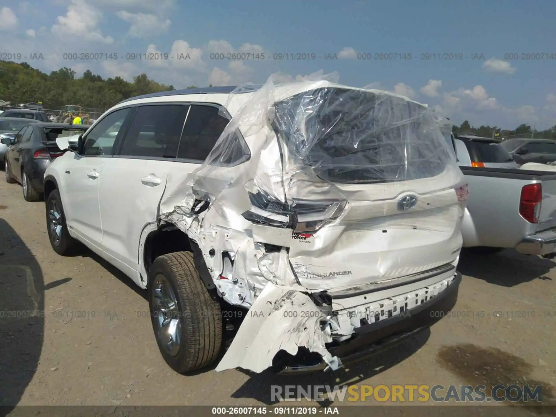 3 Photograph of a damaged car 5TDDGRFH9KS061250 TOYOTA HIGHLANDER 2019