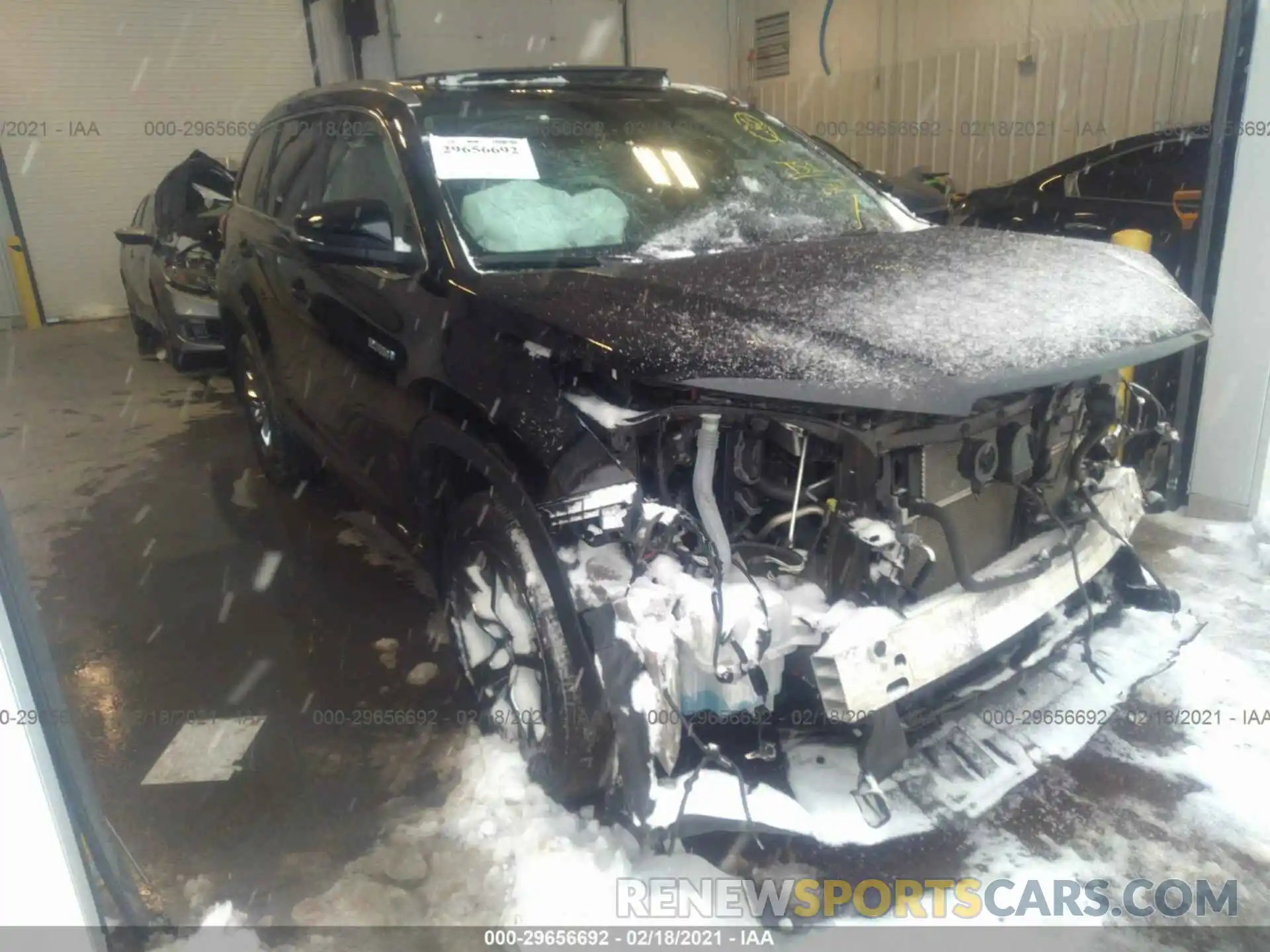 1 Photograph of a damaged car 5TDDGRFH9KS067159 TOYOTA HIGHLANDER 2019