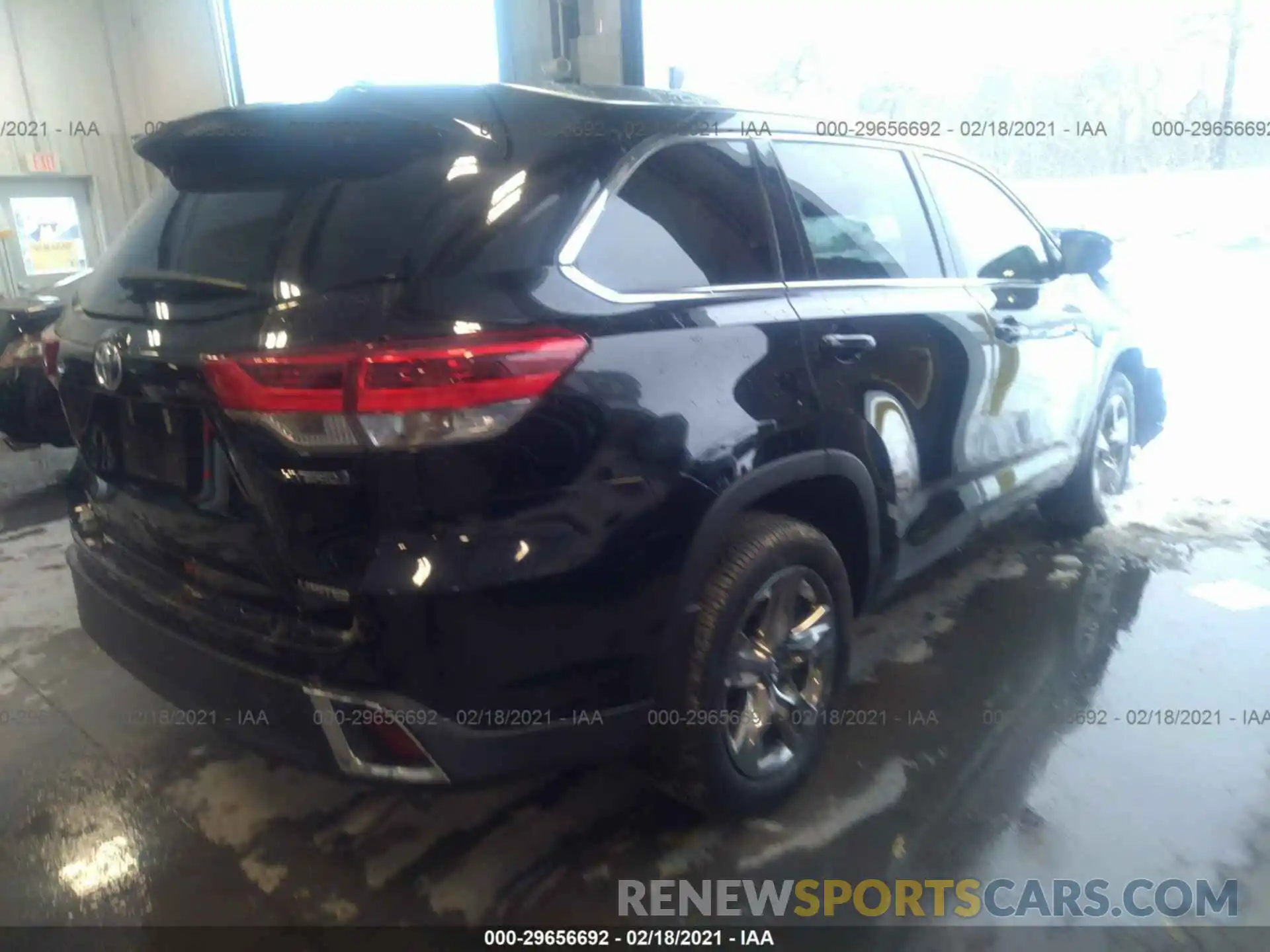 4 Photograph of a damaged car 5TDDGRFH9KS067159 TOYOTA HIGHLANDER 2019