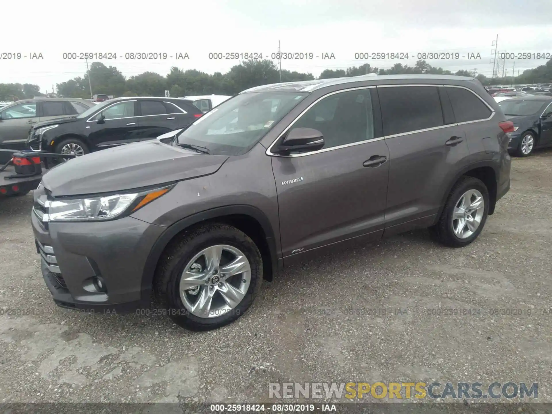 2 Photograph of a damaged car 5TDDGRFH9KS067243 TOYOTA HIGHLANDER 2019