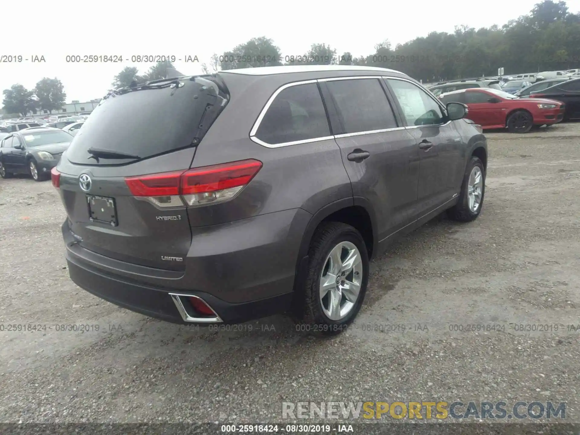 4 Photograph of a damaged car 5TDDGRFH9KS067243 TOYOTA HIGHLANDER 2019