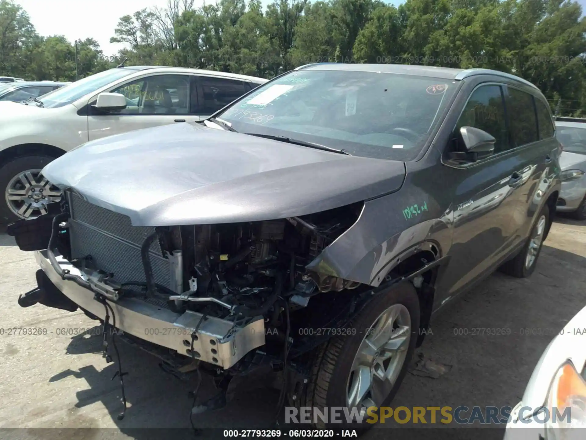 2 Photograph of a damaged car 5TDDGRFH9KS068456 TOYOTA HIGHLANDER 2019