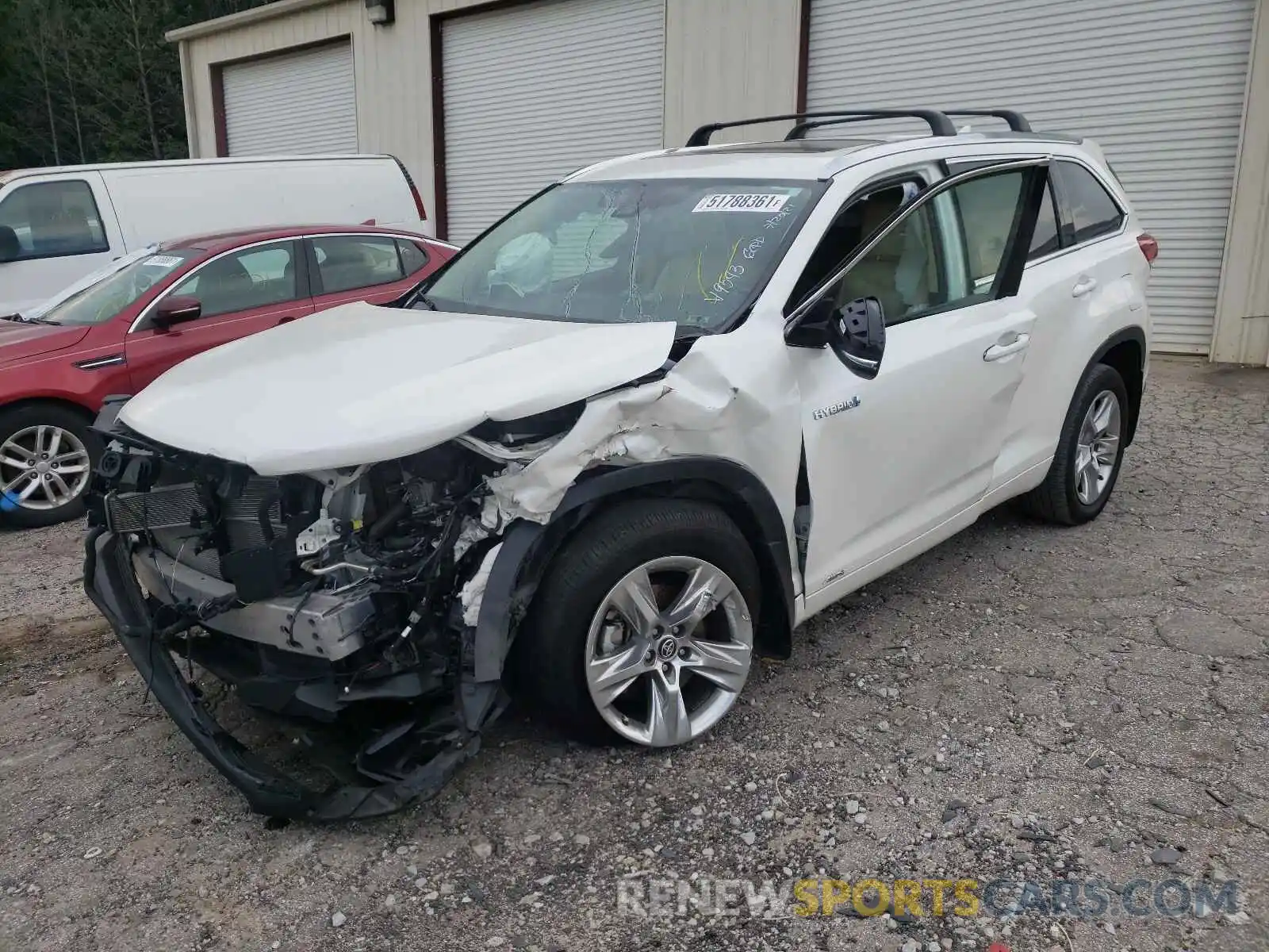 2 Photograph of a damaged car 5TDDGRFH9KS069543 TOYOTA HIGHLANDER 2019