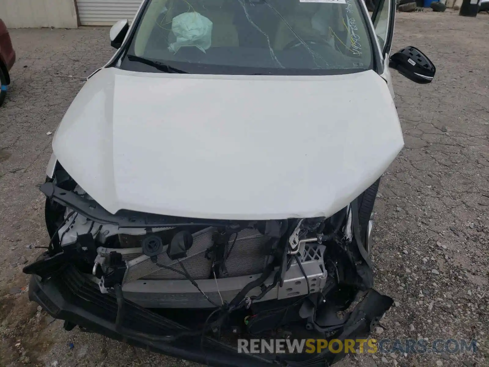 7 Photograph of a damaged car 5TDDGRFH9KS069543 TOYOTA HIGHLANDER 2019