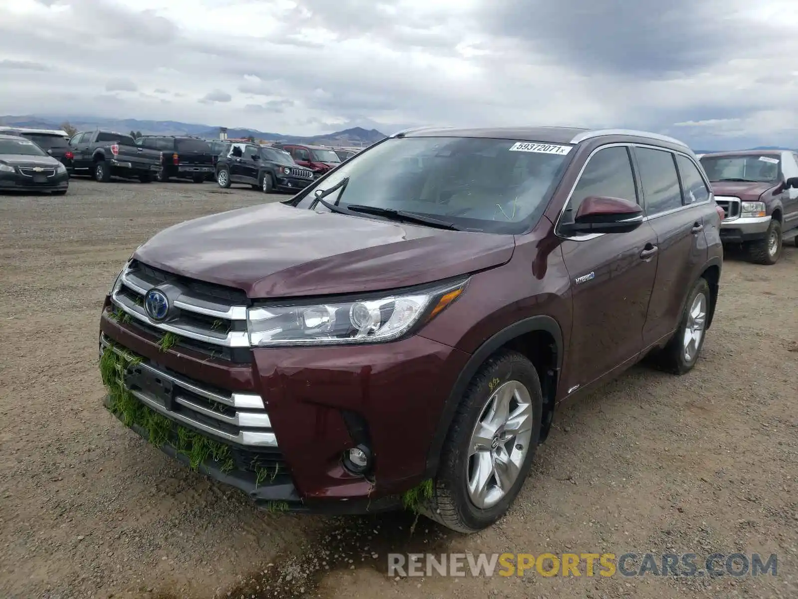 2 Photograph of a damaged car 5TDDGRFH9KS075147 TOYOTA HIGHLANDER 2019