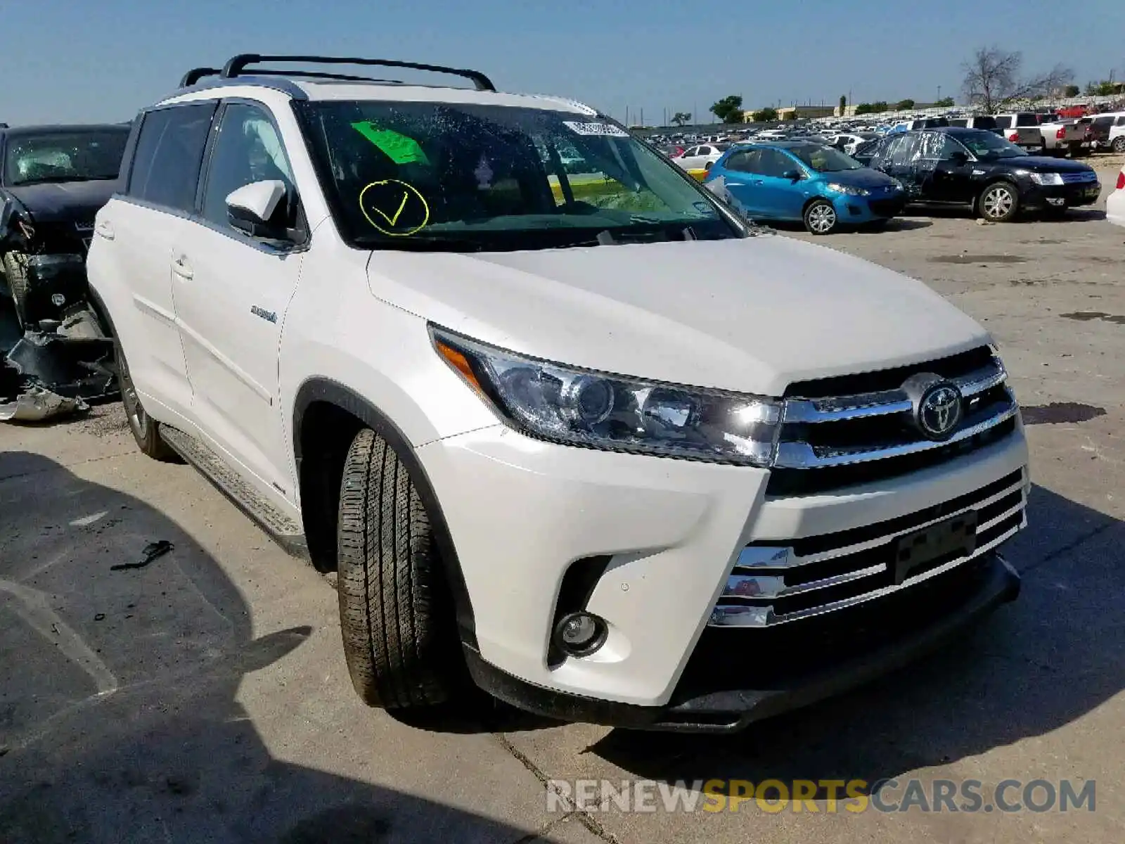 1 Photograph of a damaged car 5TDDGRFHXKS052623 TOYOTA HIGHLANDER 2019