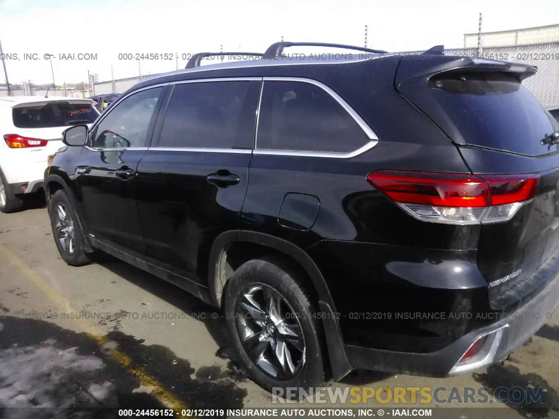 3 Photograph of a damaged car 5TDDGRFHXKS054582 TOYOTA HIGHLANDER 2019