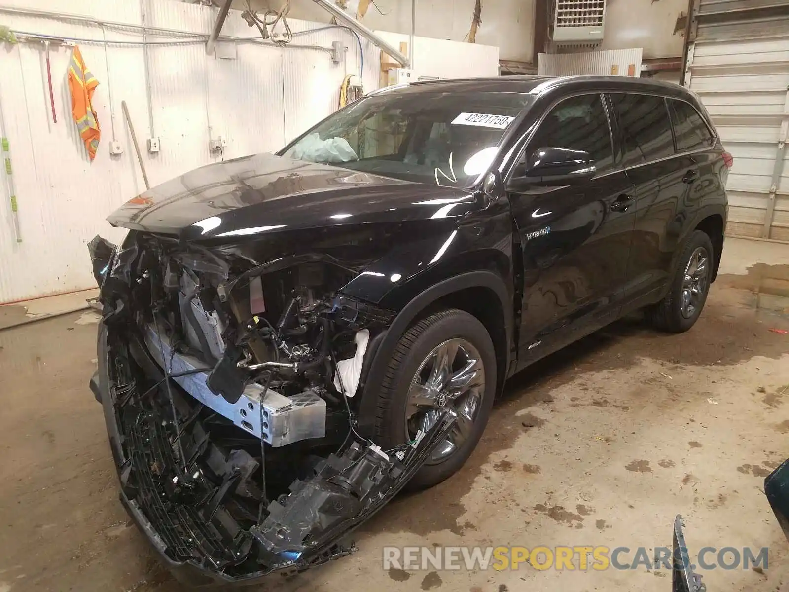 2 Photograph of a damaged car 5TDDGRFHXKS055389 TOYOTA HIGHLANDER 2019