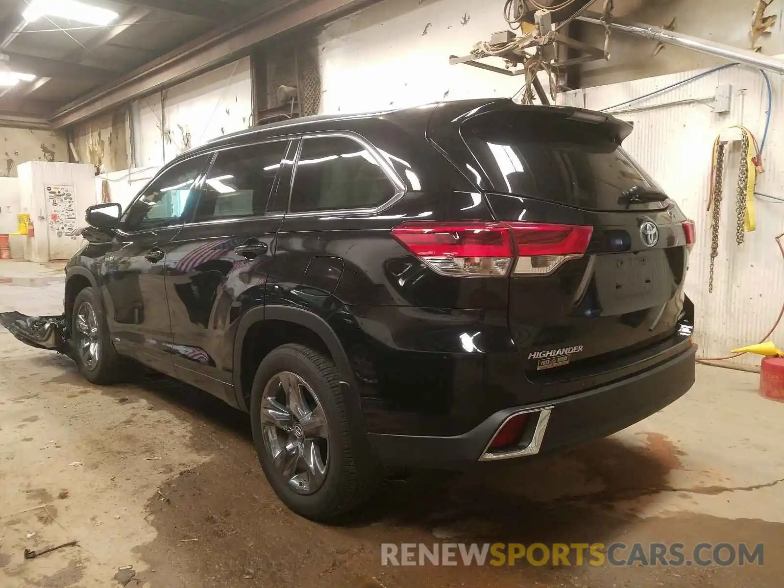 3 Photograph of a damaged car 5TDDGRFHXKS055389 TOYOTA HIGHLANDER 2019