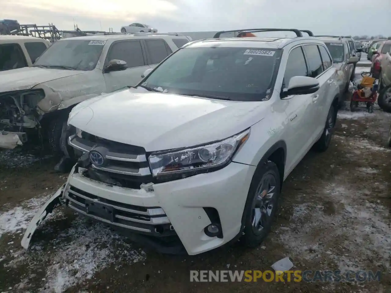 2 Photograph of a damaged car 5TDDGRFHXKS060186 TOYOTA HIGHLANDER 2019