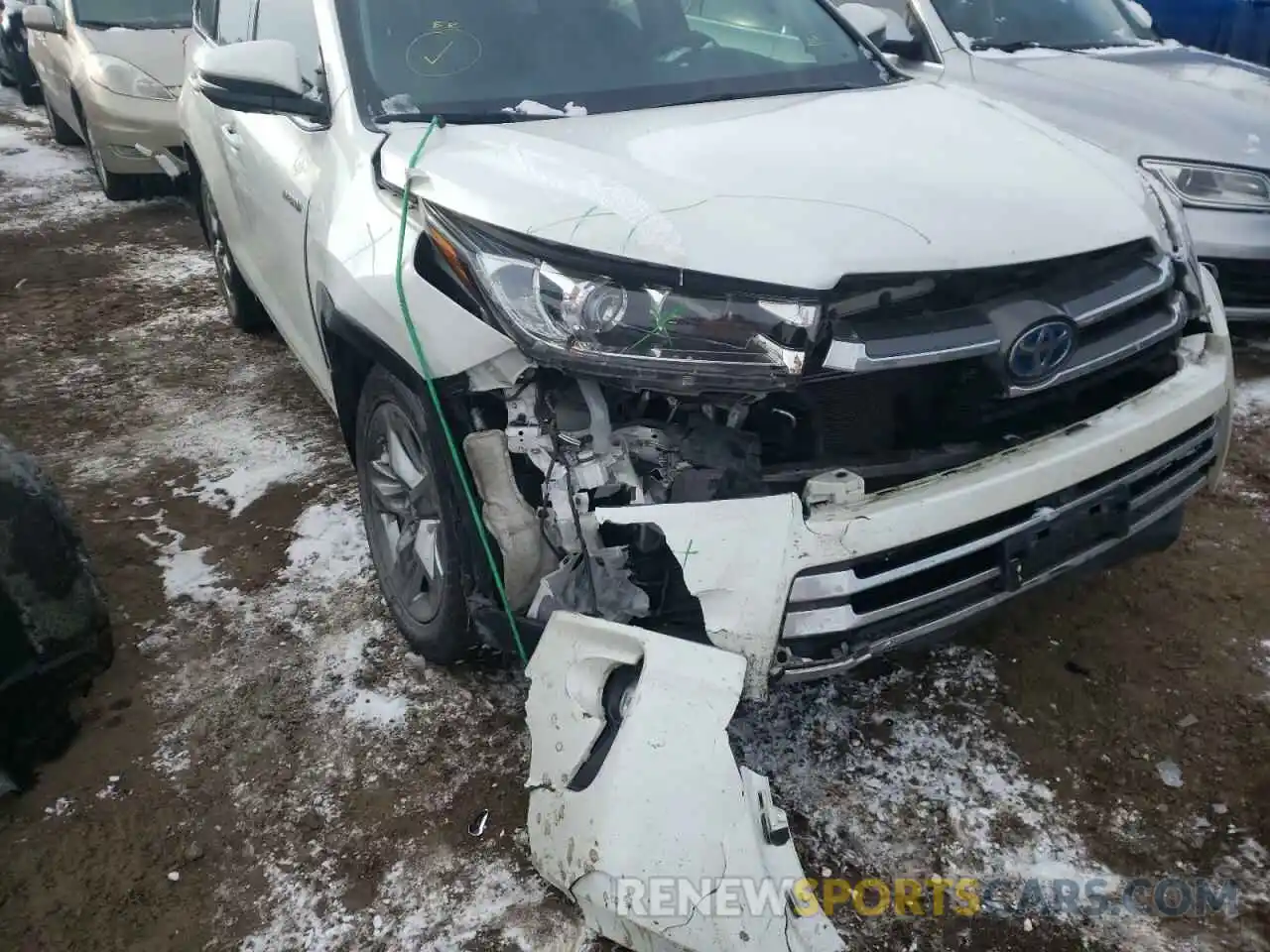 9 Photograph of a damaged car 5TDDGRFHXKS060186 TOYOTA HIGHLANDER 2019