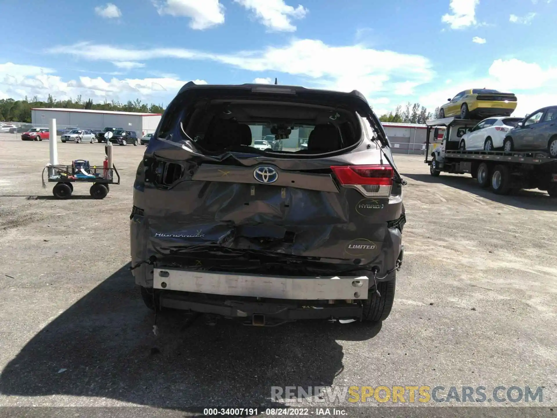 6 Photograph of a damaged car 5TDDGRFHXKS061421 TOYOTA HIGHLANDER 2019