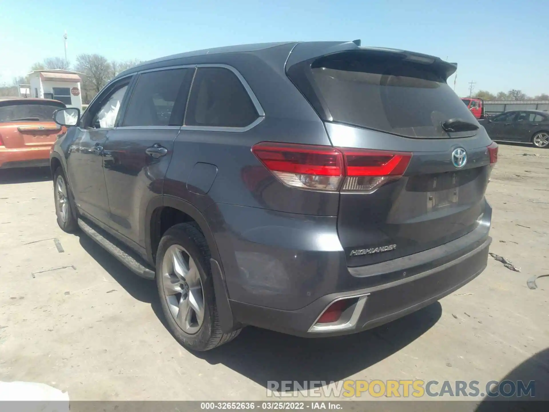 3 Фотография поврежденного автомобиля 5TDDGRFHXKS061855 TOYOTA HIGHLANDER 2019