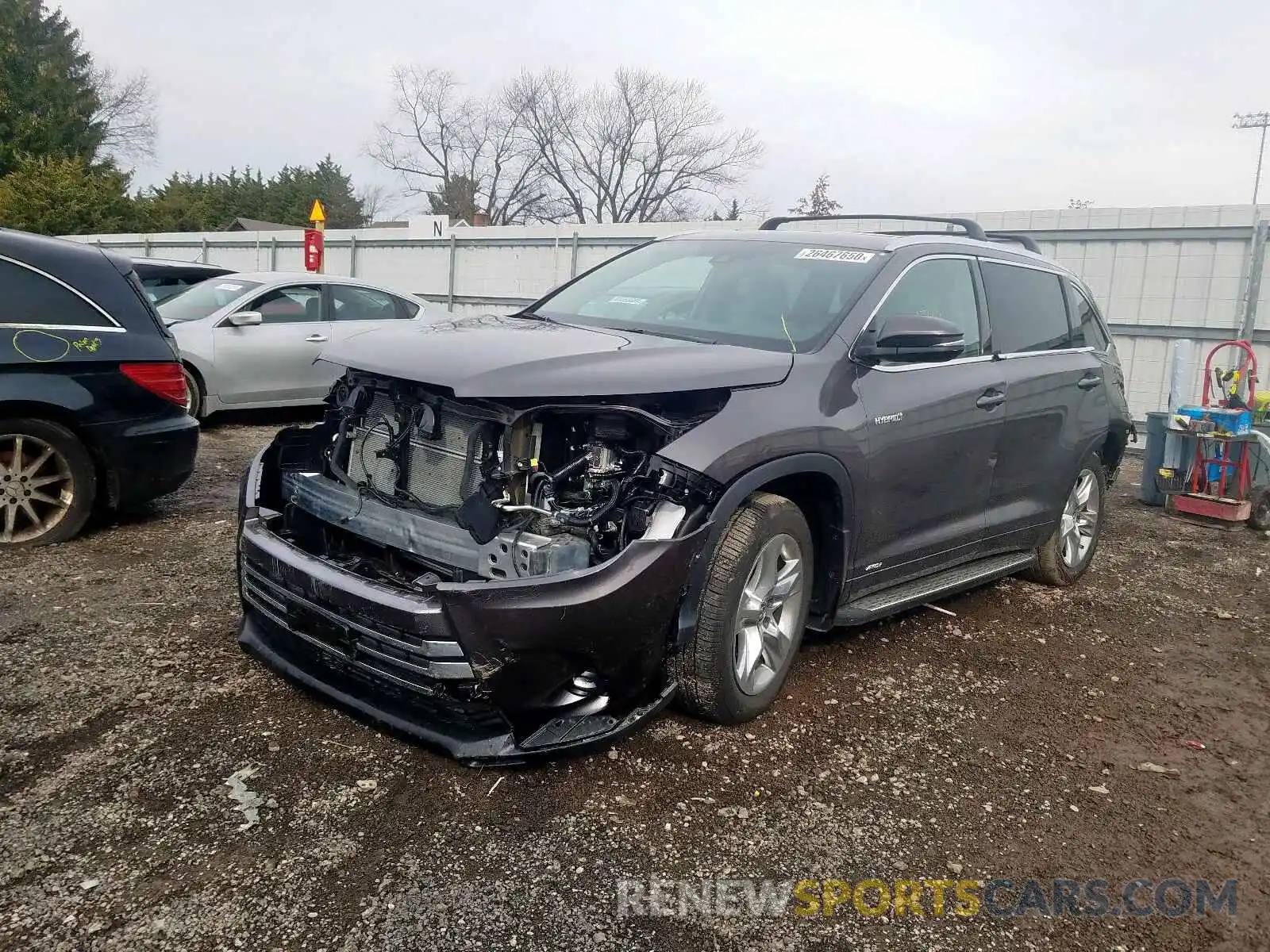 2 Photograph of a damaged car 5TDDGRFHXKS063962 TOYOTA HIGHLANDER 2019