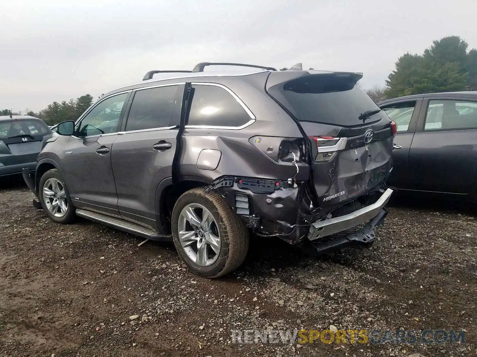 3 Photograph of a damaged car 5TDDGRFHXKS063962 TOYOTA HIGHLANDER 2019