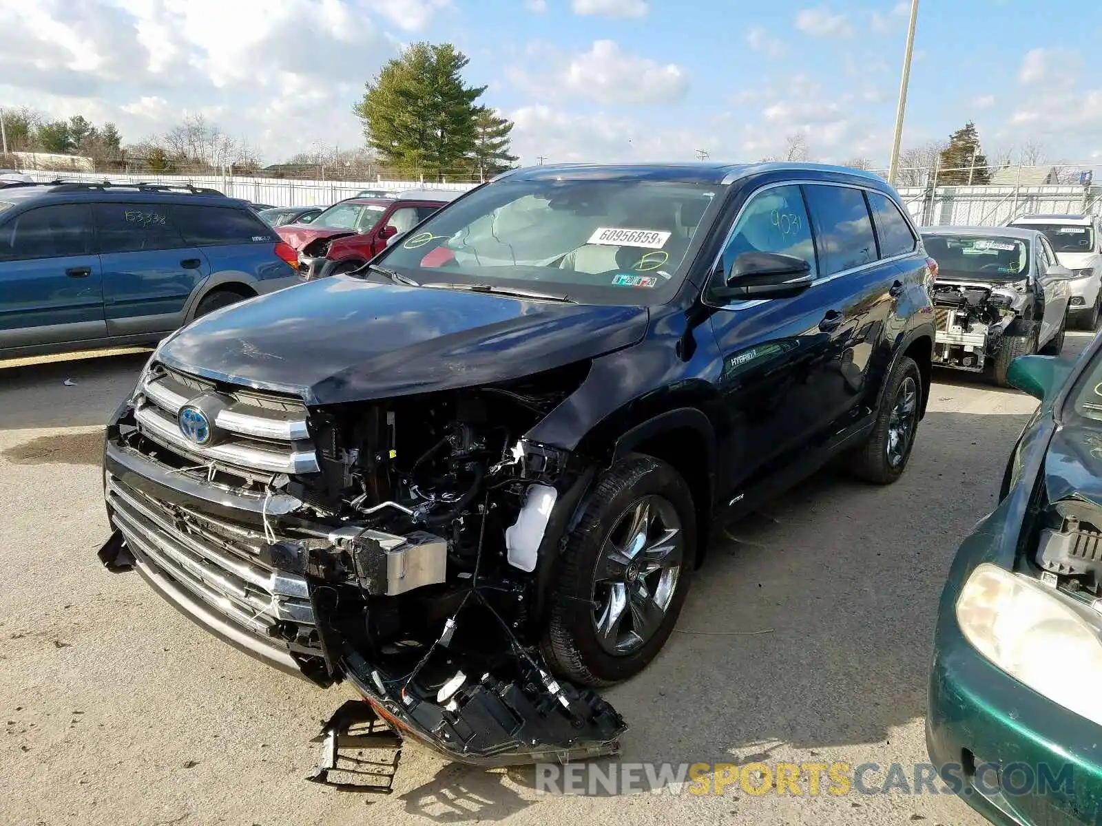 2 Photograph of a damaged car 5TDDGRFHXKS067655 TOYOTA HIGHLANDER 2019