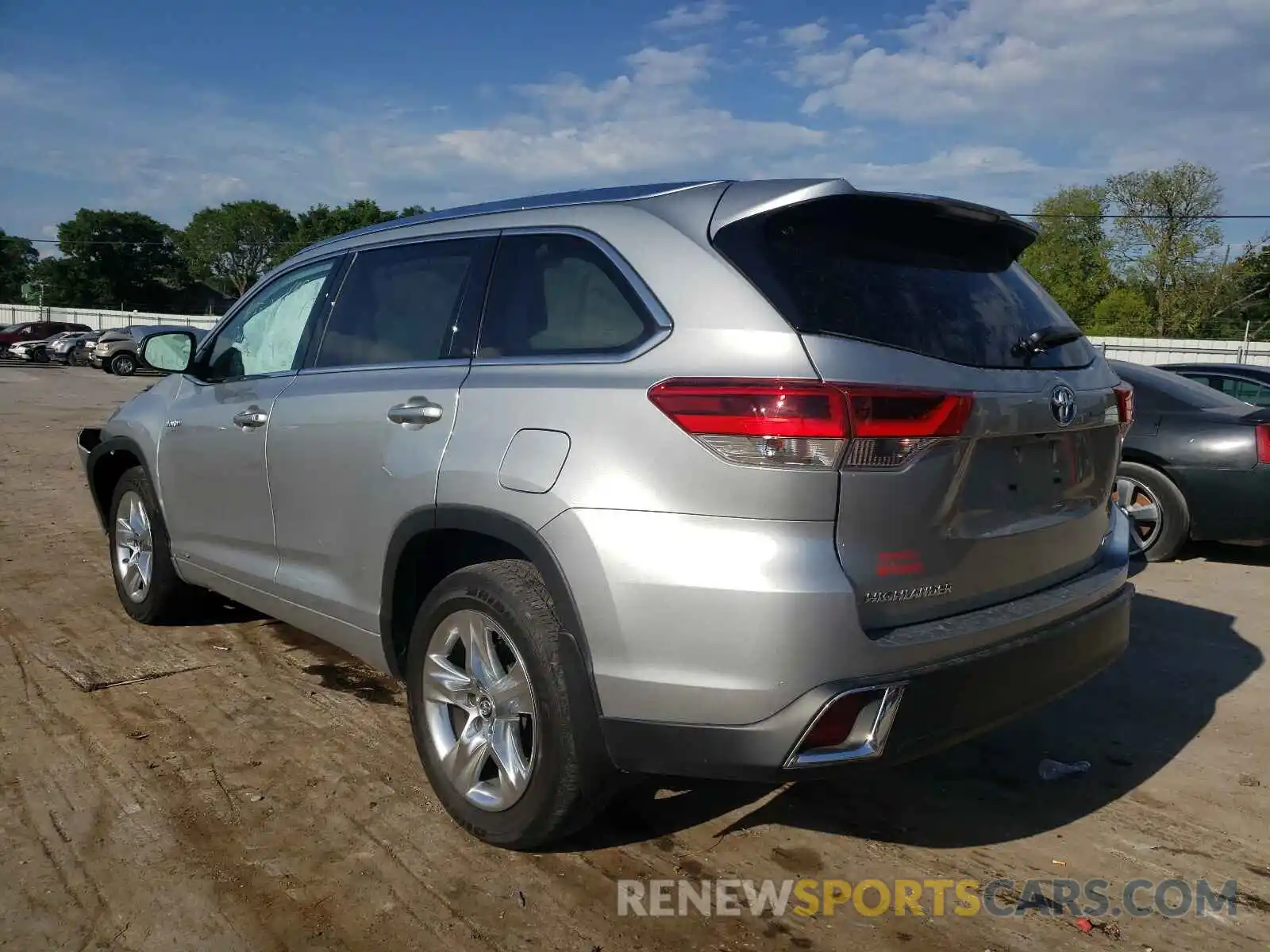 3 Photograph of a damaged car 5TDDGRFHXKS069857 TOYOTA HIGHLANDER 2019