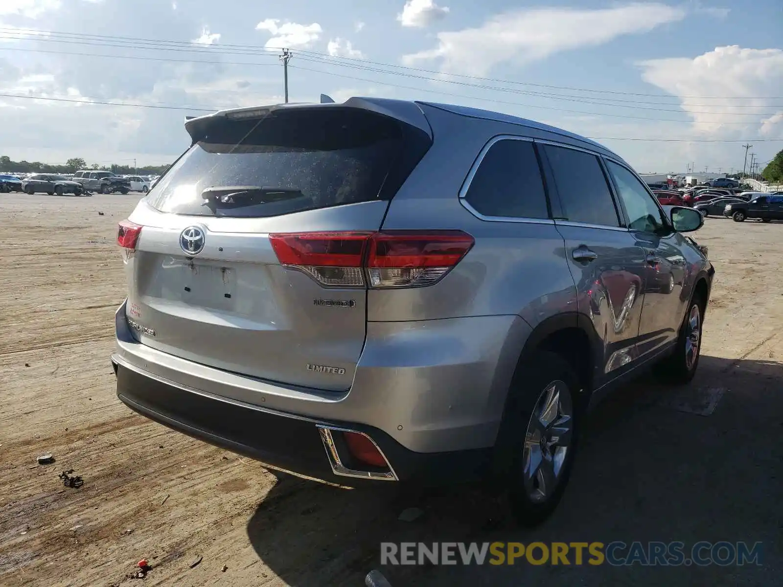 4 Photograph of a damaged car 5TDDGRFHXKS069857 TOYOTA HIGHLANDER 2019