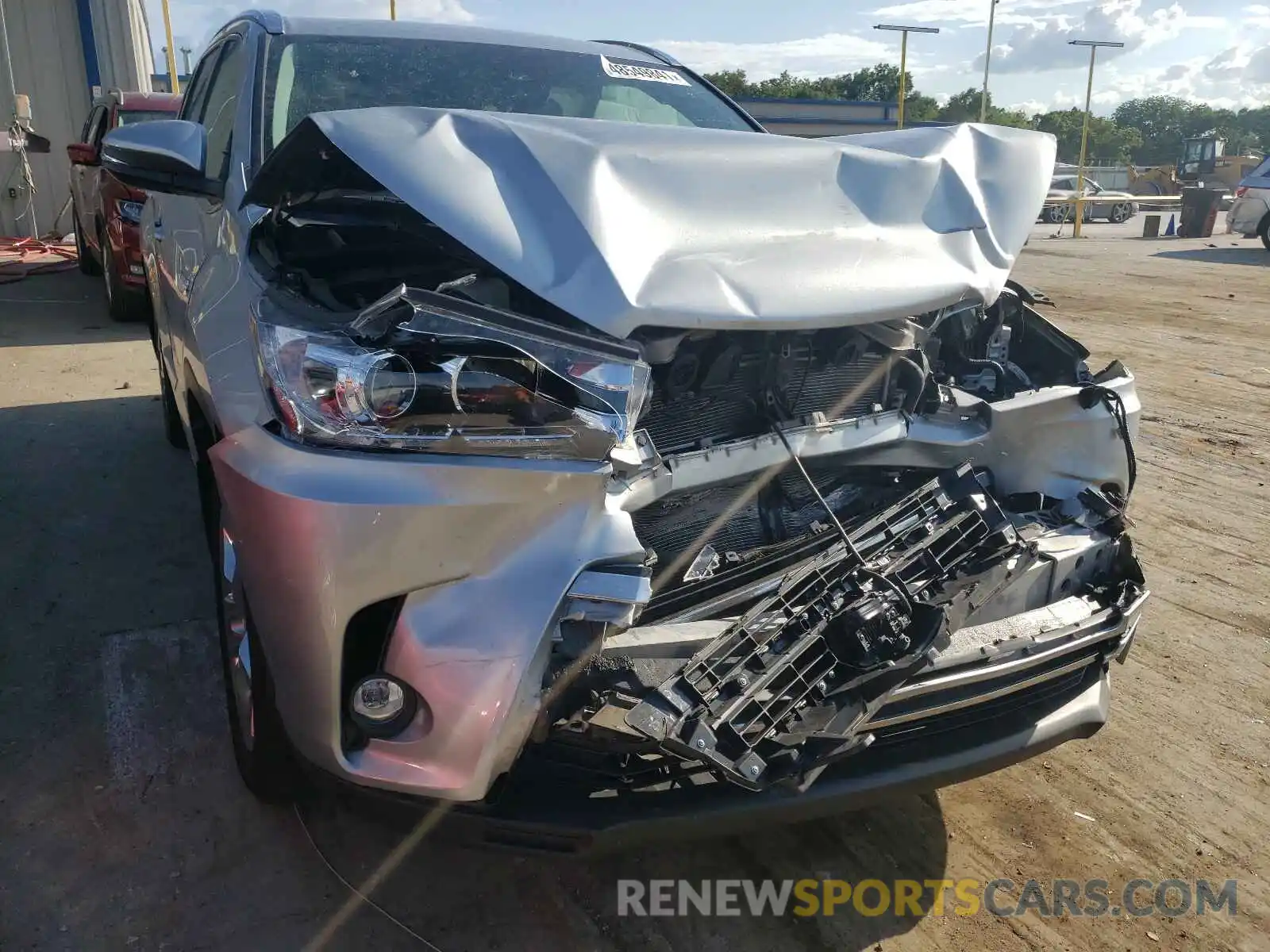 9 Photograph of a damaged car 5TDDGRFHXKS069857 TOYOTA HIGHLANDER 2019