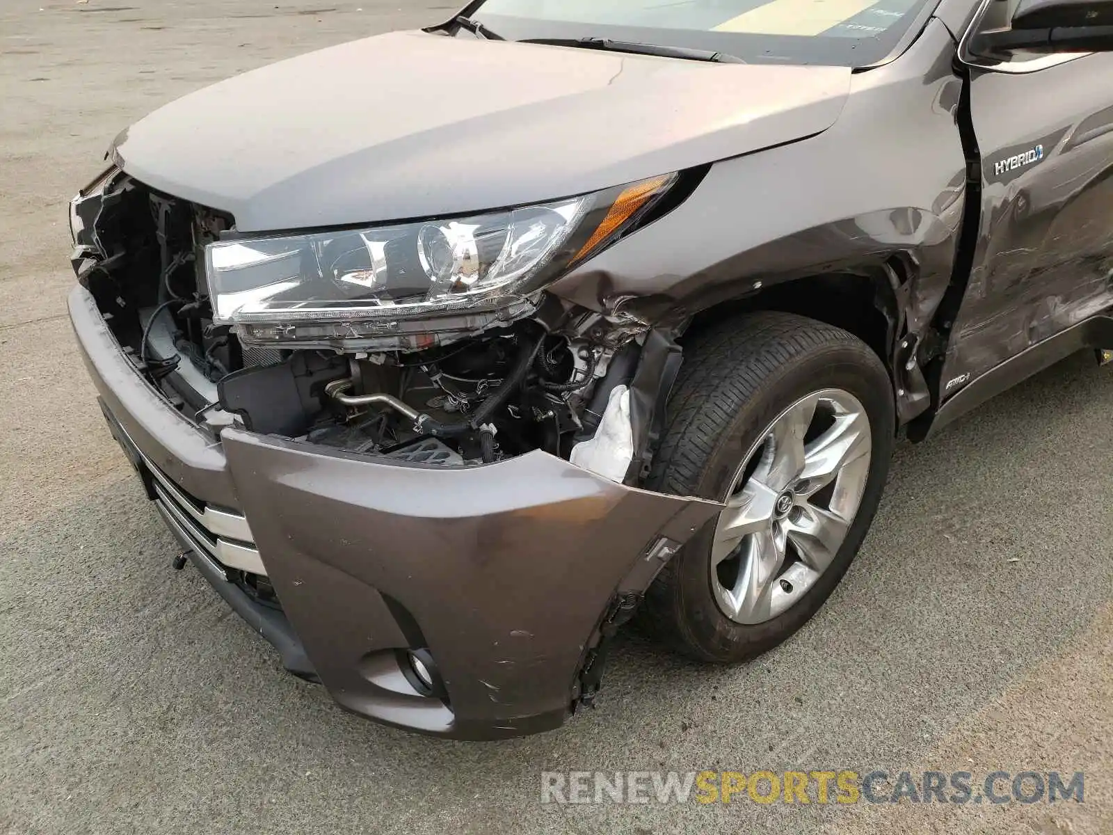 10 Photograph of a damaged car 5TDDGRFHXKS070698 TOYOTA HIGHLANDER 2019