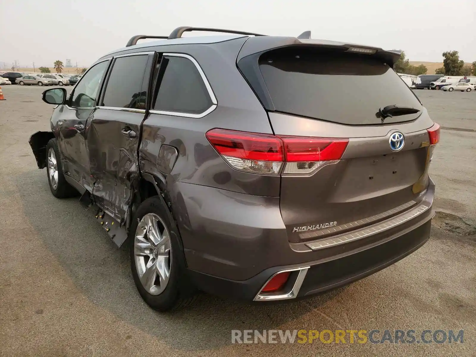 3 Photograph of a damaged car 5TDDGRFHXKS070698 TOYOTA HIGHLANDER 2019