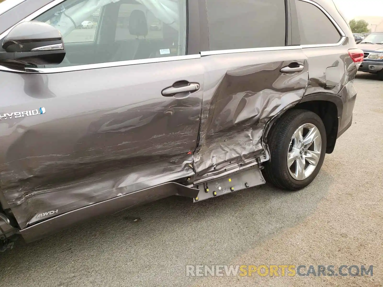 9 Photograph of a damaged car 5TDDGRFHXKS070698 TOYOTA HIGHLANDER 2019