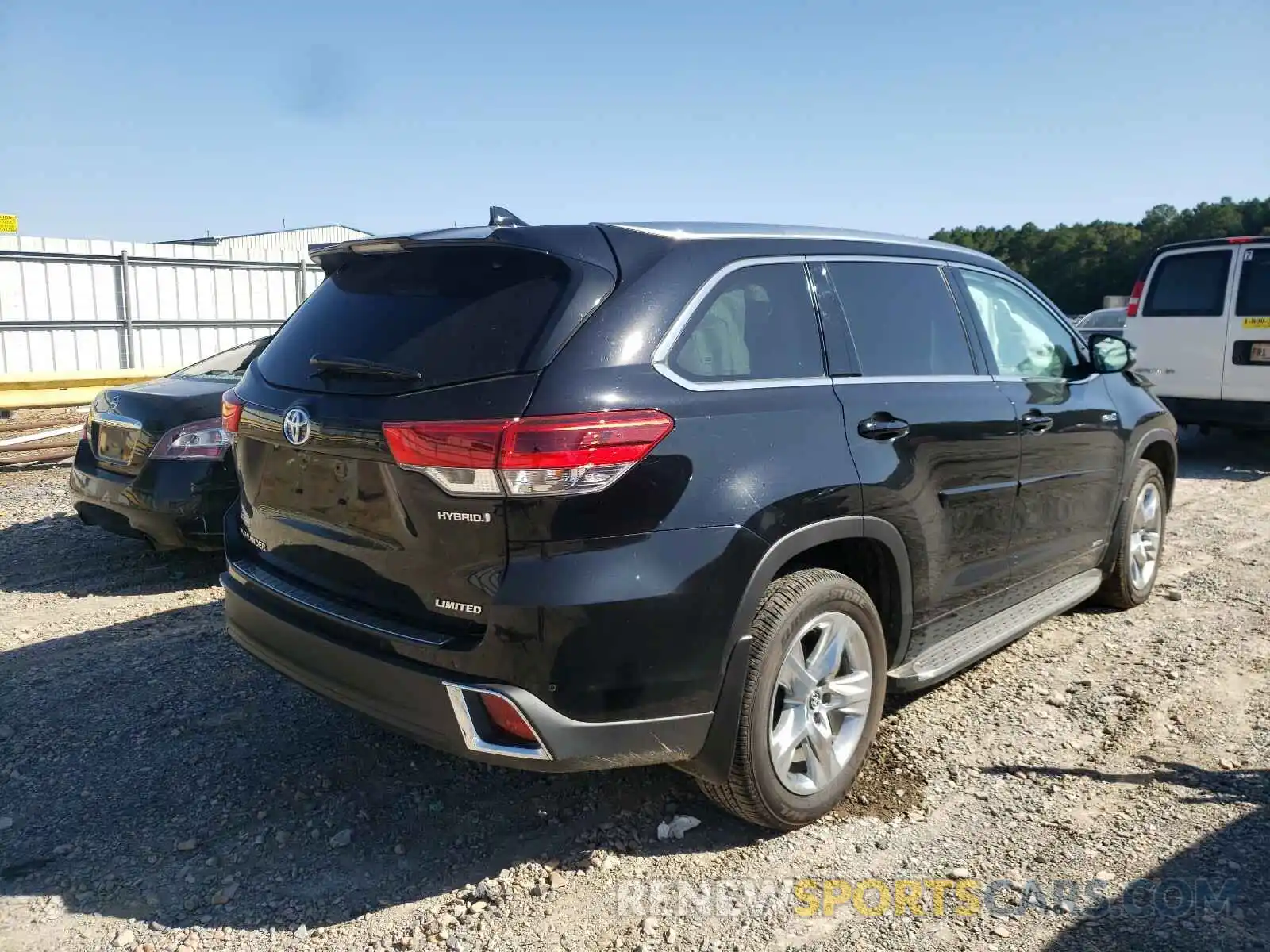 4 Photograph of a damaged car 5TDDGRFHXKS075271 TOYOTA HIGHLANDER 2019