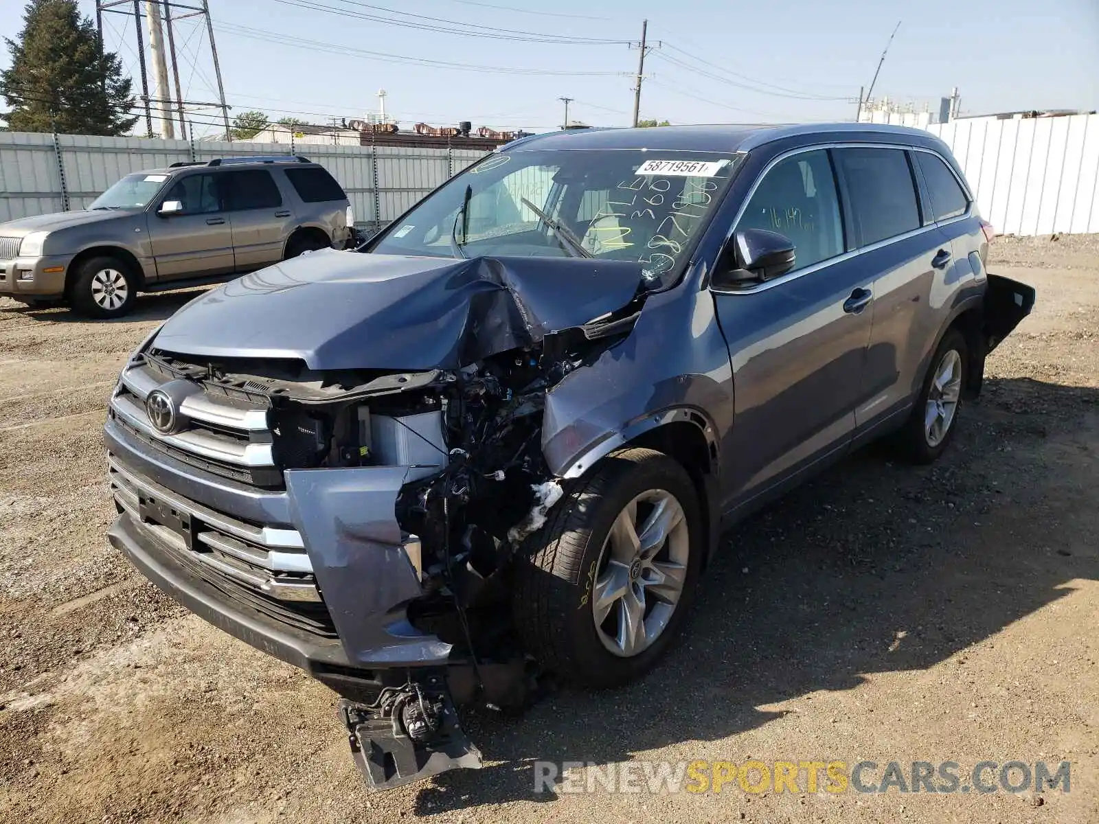 2 Photograph of a damaged car 5TDDZRFH0KS702313 TOYOTA HIGHLANDER 2019