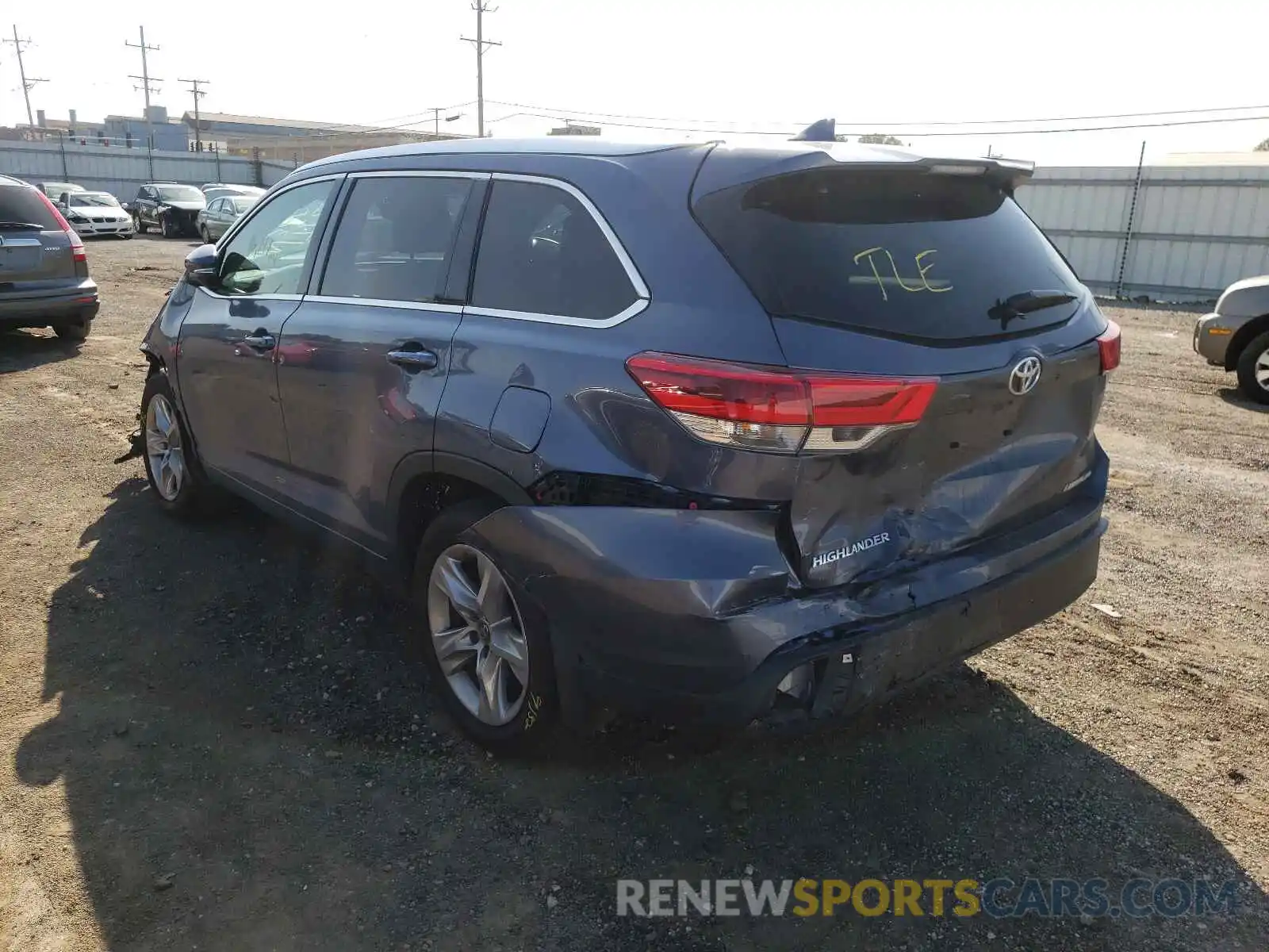 3 Photograph of a damaged car 5TDDZRFH0KS702313 TOYOTA HIGHLANDER 2019