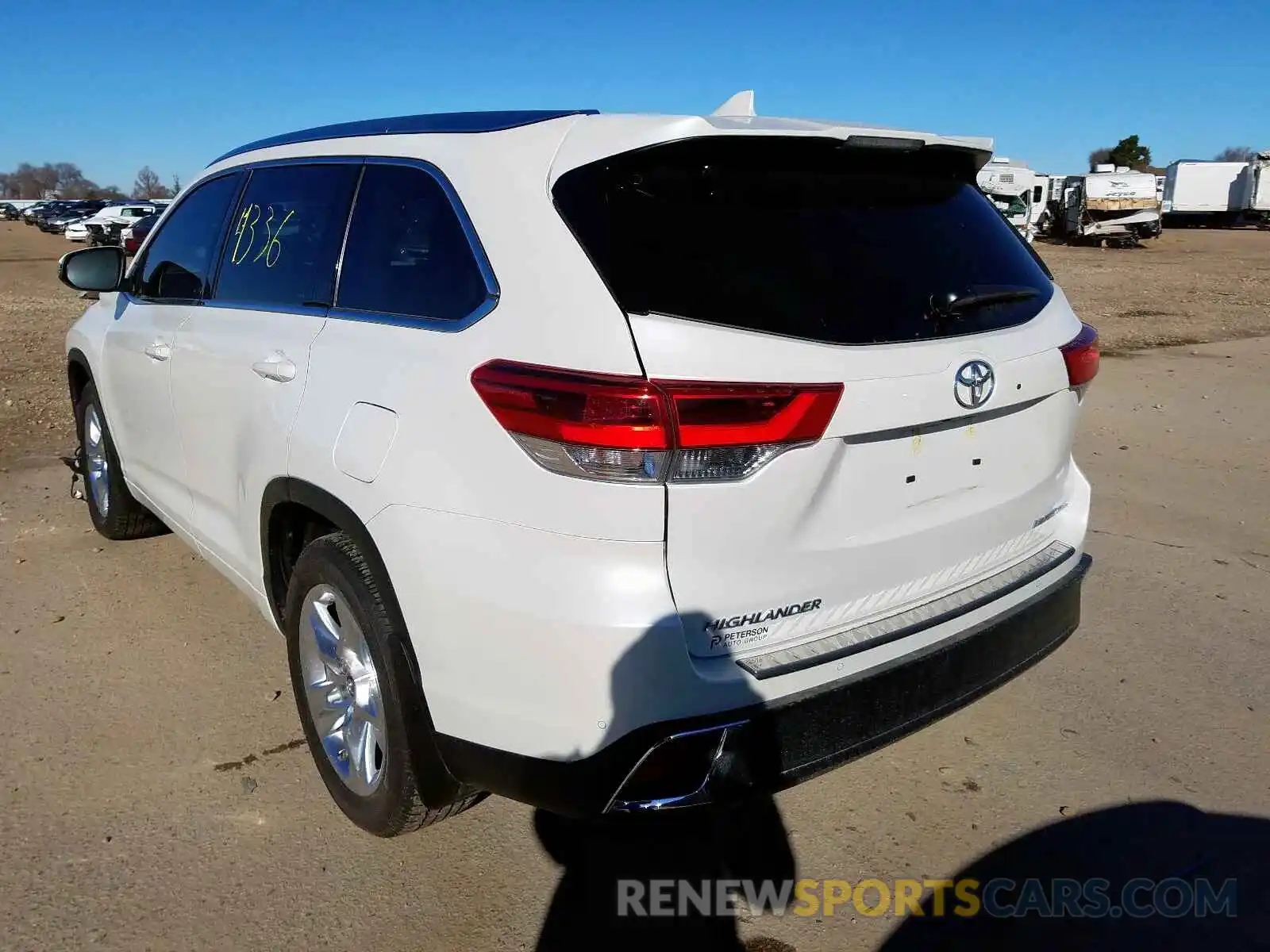 3 Photograph of a damaged car 5TDDZRFH0KS714994 TOYOTA HIGHLANDER 2019