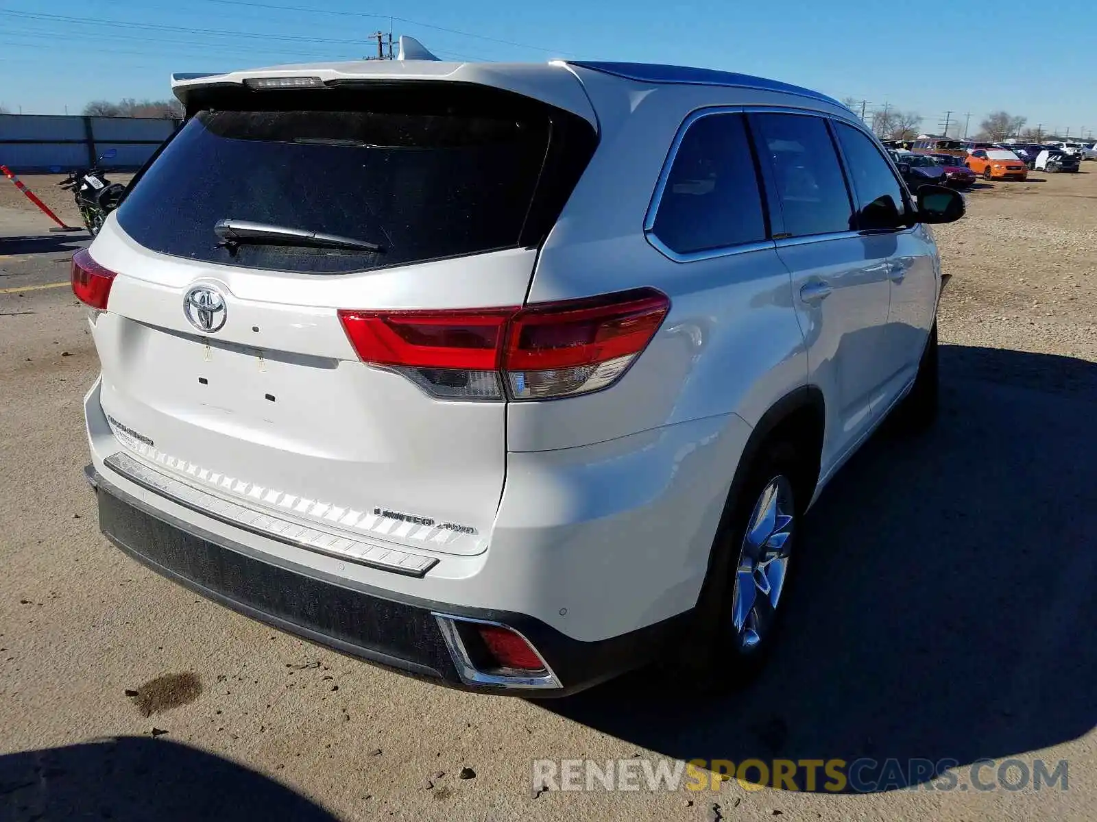 4 Photograph of a damaged car 5TDDZRFH0KS714994 TOYOTA HIGHLANDER 2019