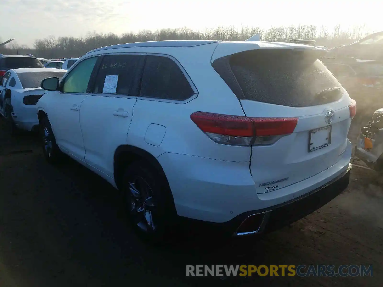 3 Photograph of a damaged car 5TDDZRFH0KS741032 TOYOTA HIGHLANDER 2019