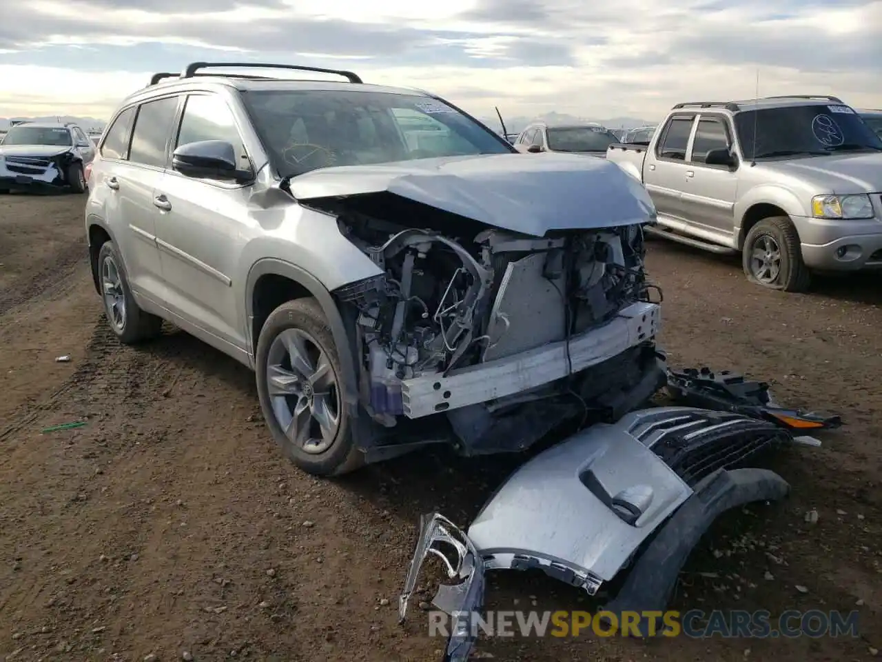 1 Photograph of a damaged car 5TDDZRFH0KS742200 TOYOTA HIGHLANDER 2019