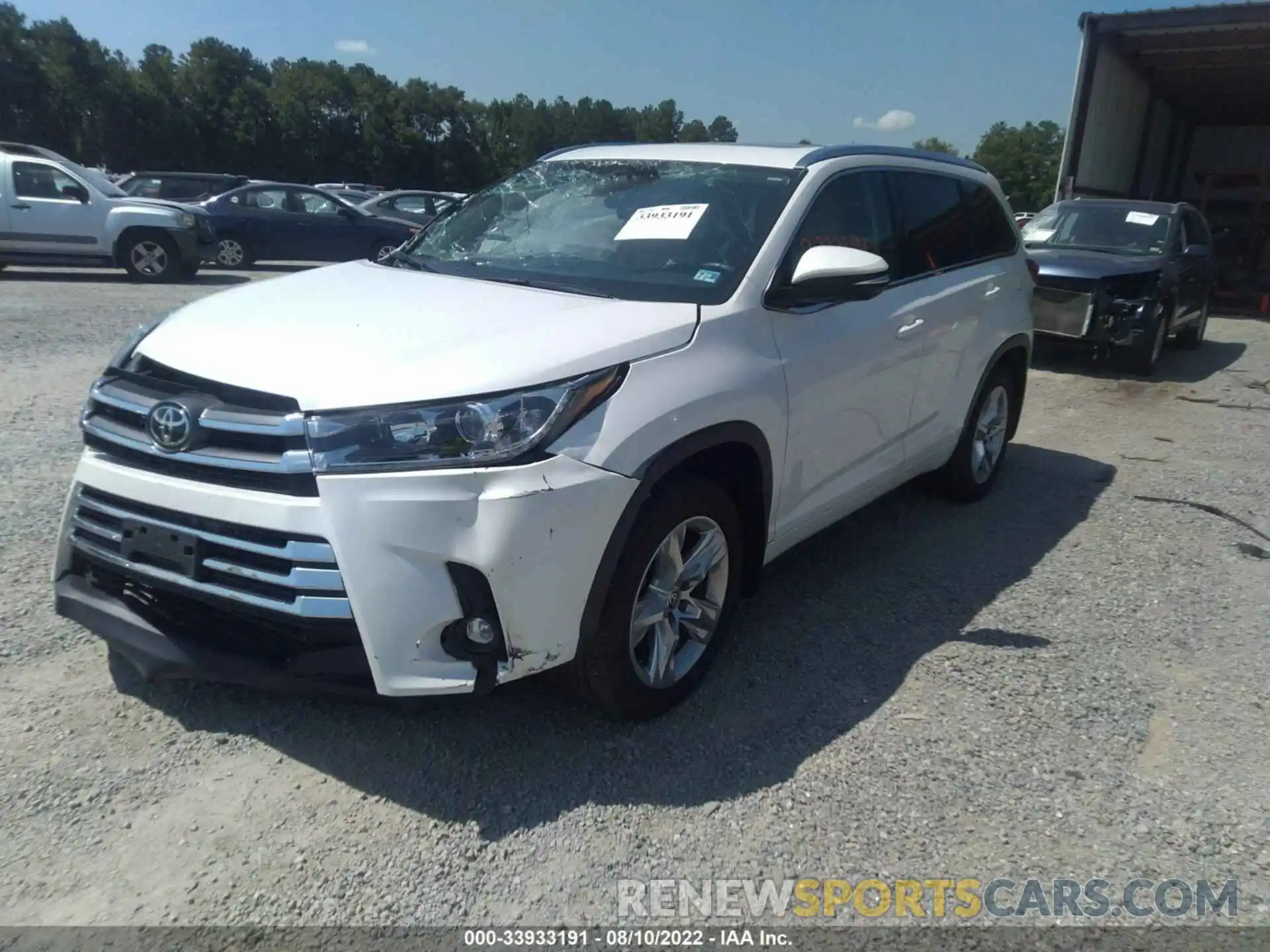 2 Photograph of a damaged car 5TDDZRFH0KS743685 TOYOTA HIGHLANDER 2019