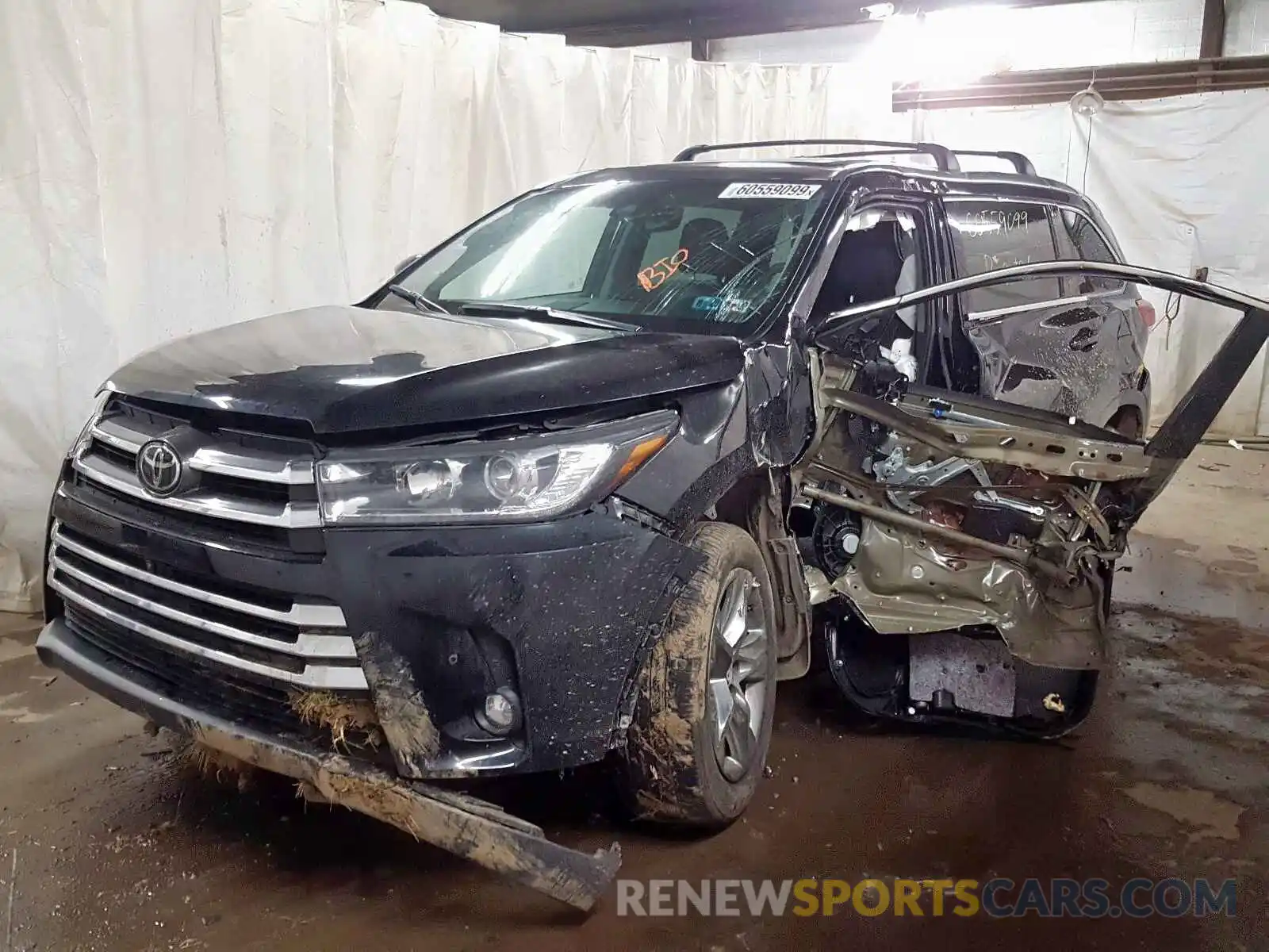 2 Photograph of a damaged car 5TDDZRFH0KS919117 TOYOTA HIGHLANDER 2019