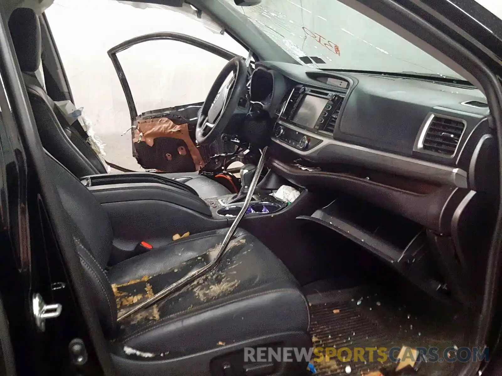 5 Photograph of a damaged car 5TDDZRFH0KS919117 TOYOTA HIGHLANDER 2019