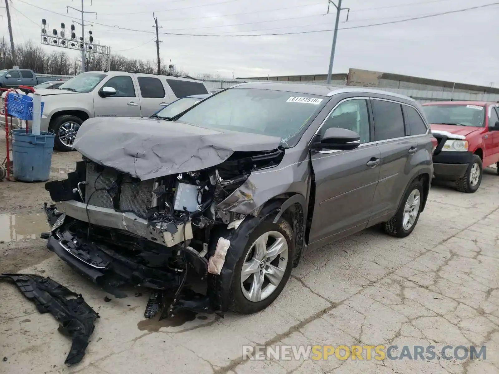 2 Photograph of a damaged car 5TDDZRFH0KS919540 TOYOTA HIGHLANDER 2019