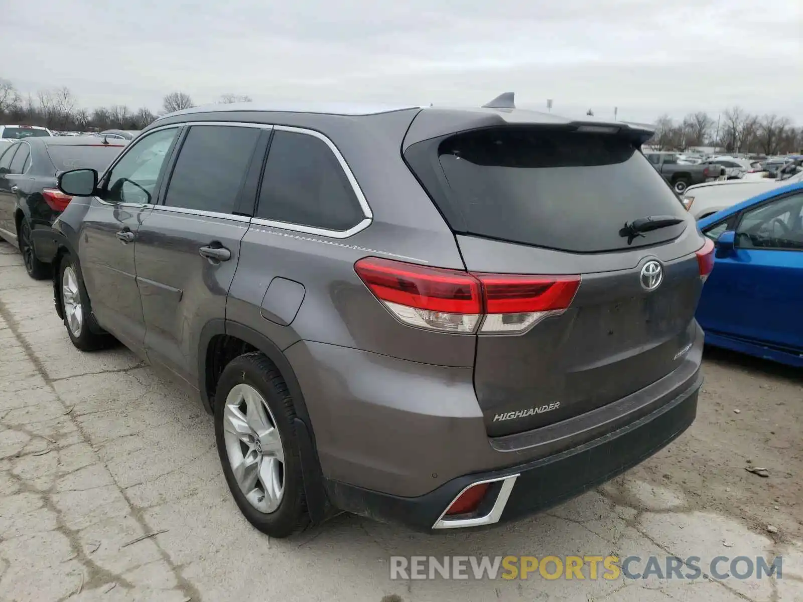 3 Photograph of a damaged car 5TDDZRFH0KS919540 TOYOTA HIGHLANDER 2019