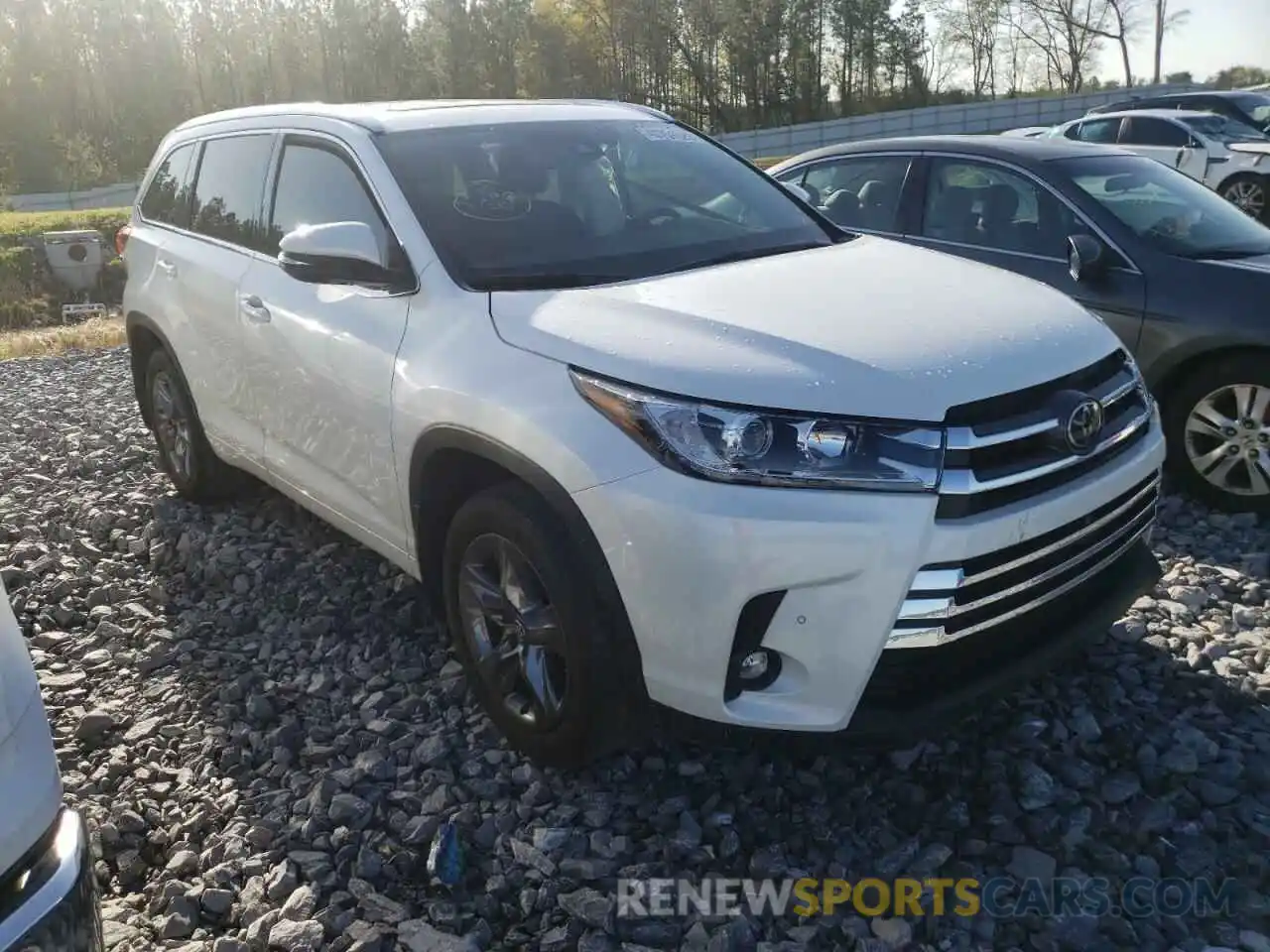 1 Photograph of a damaged car 5TDDZRFH0KS927976 TOYOTA HIGHLANDER 2019