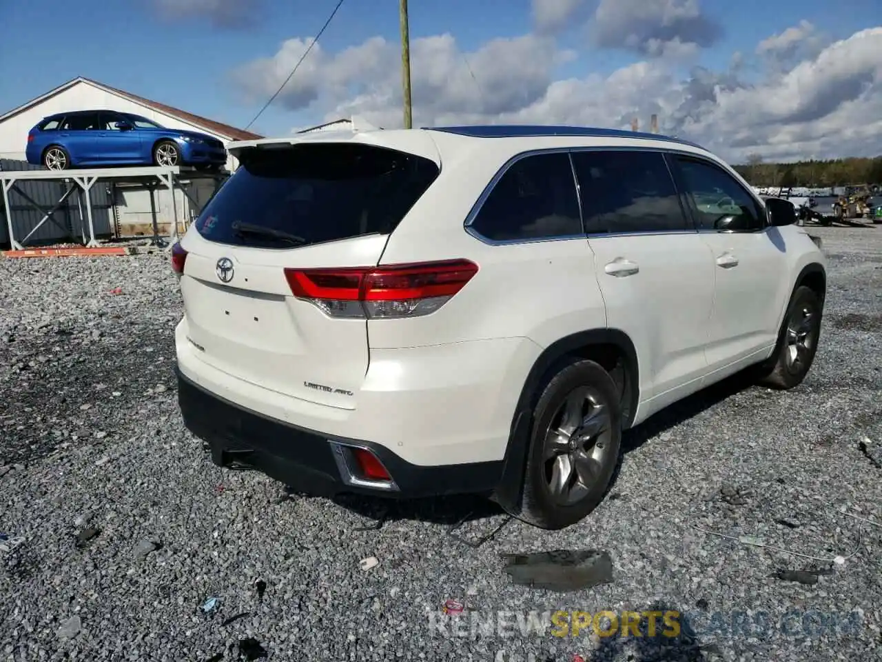 4 Photograph of a damaged car 5TDDZRFH0KS927976 TOYOTA HIGHLANDER 2019