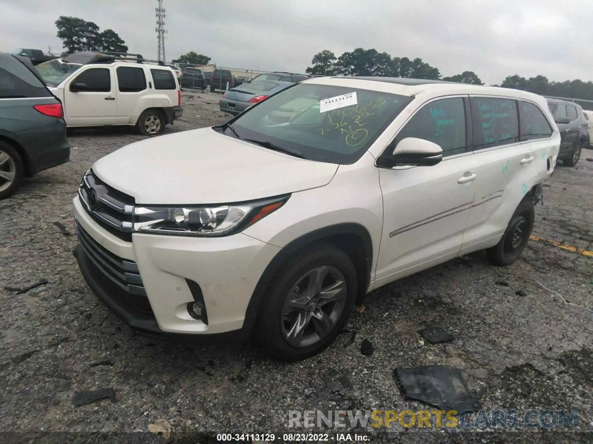 2 Photograph of a damaged car 5TDDZRFH0KS930635 TOYOTA HIGHLANDER 2019