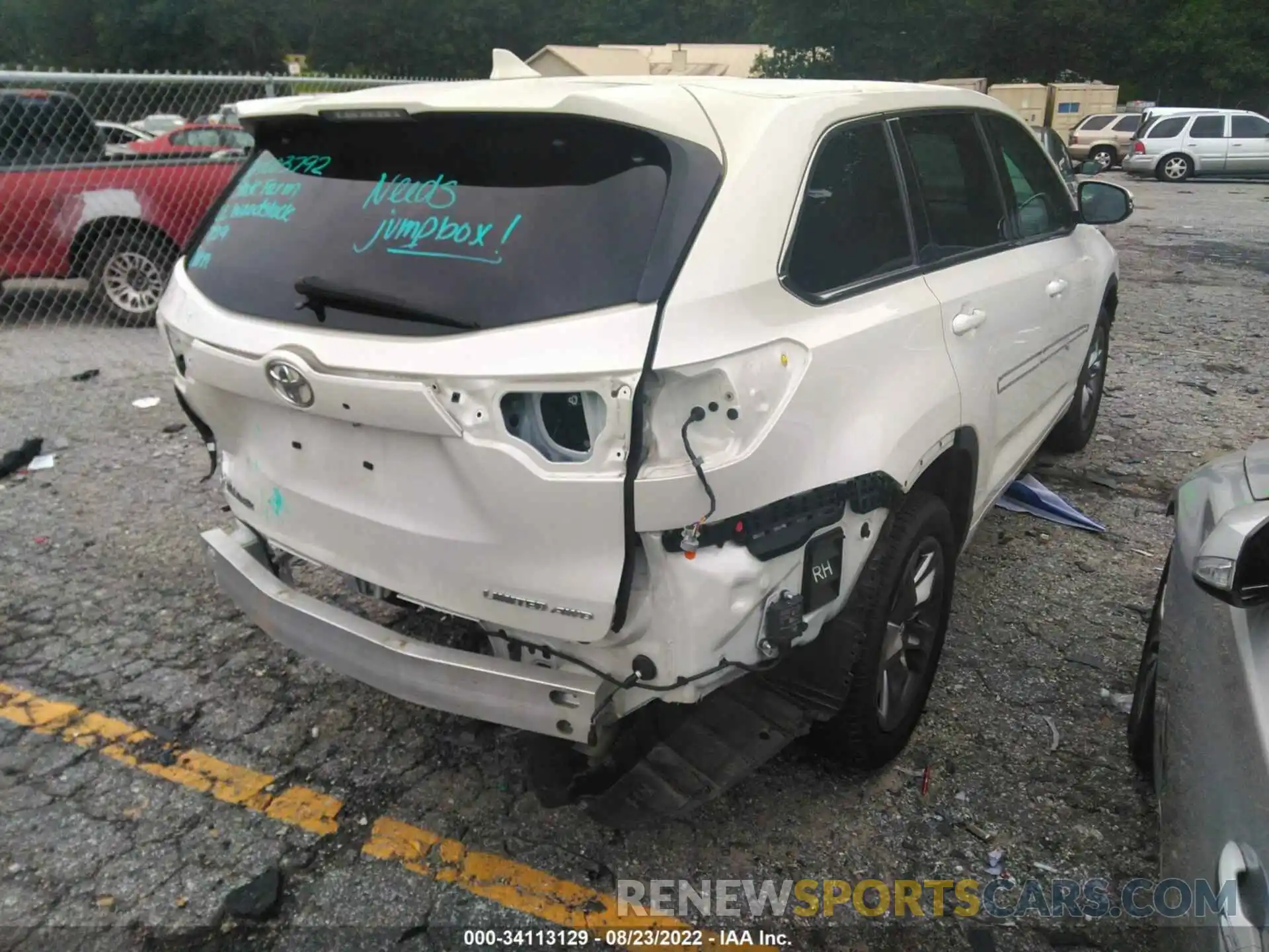 4 Photograph of a damaged car 5TDDZRFH0KS930635 TOYOTA HIGHLANDER 2019