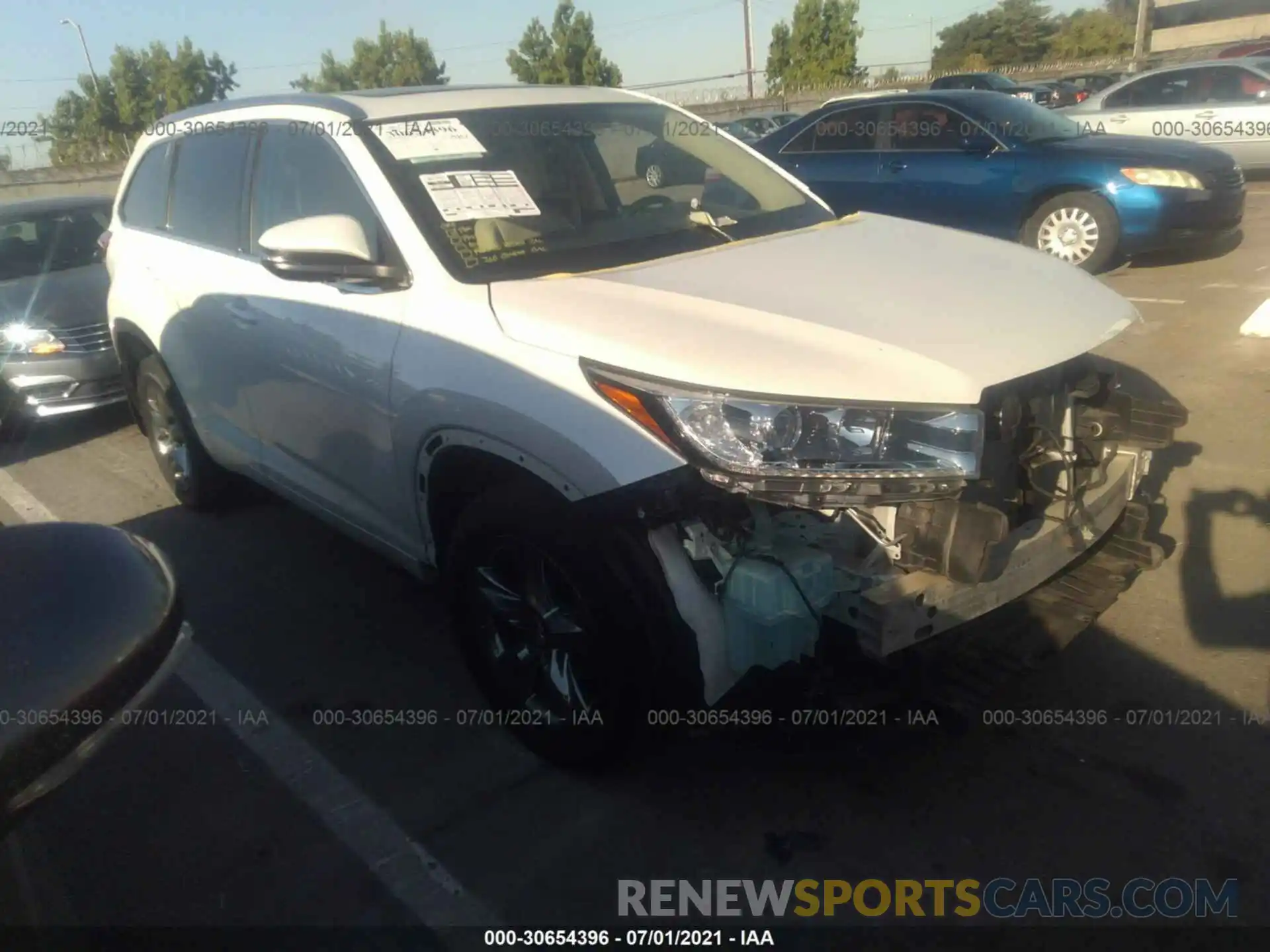 1 Photograph of a damaged car 5TDDZRFH0KS933129 TOYOTA HIGHLANDER 2019