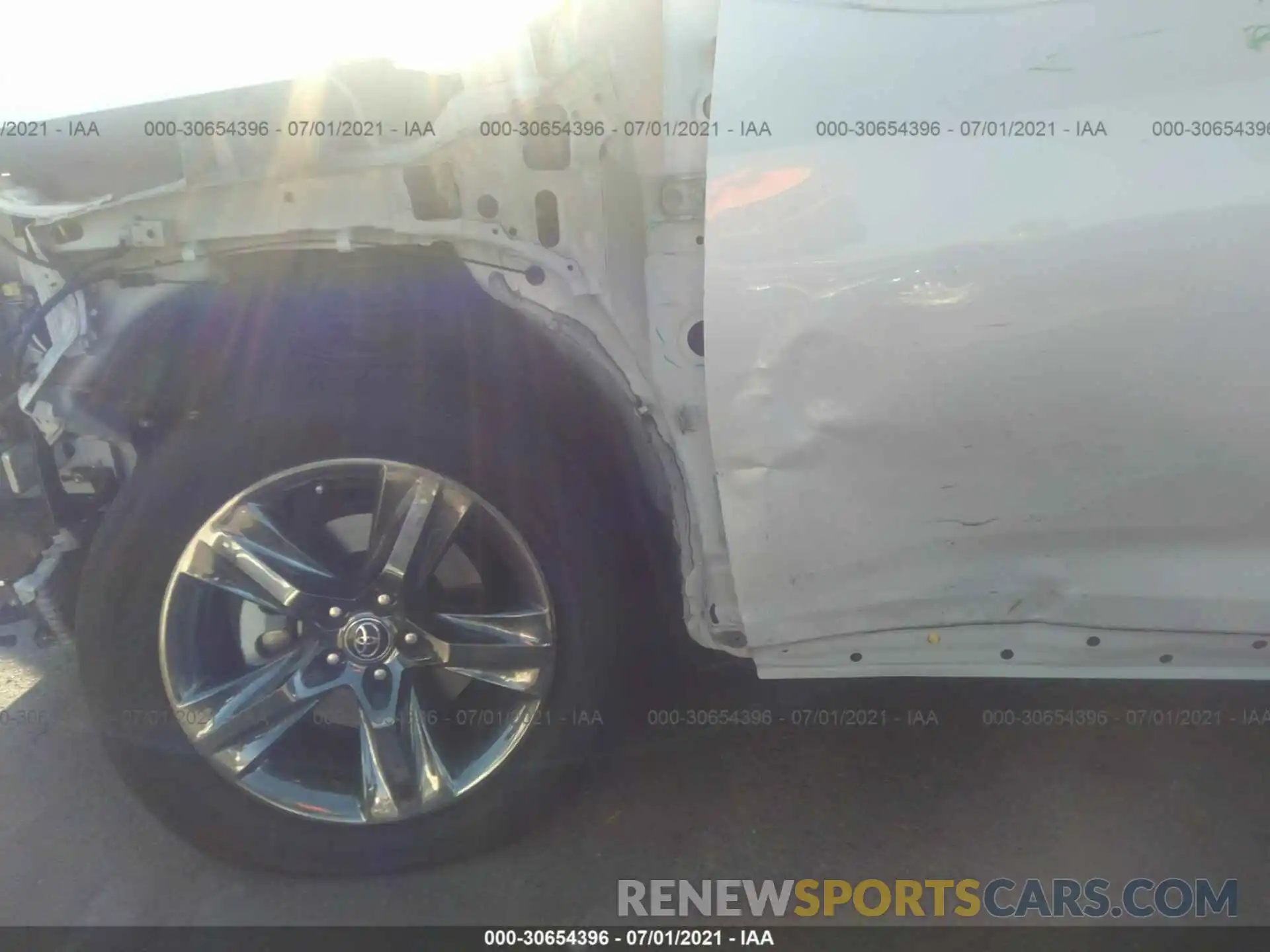 6 Photograph of a damaged car 5TDDZRFH0KS933129 TOYOTA HIGHLANDER 2019