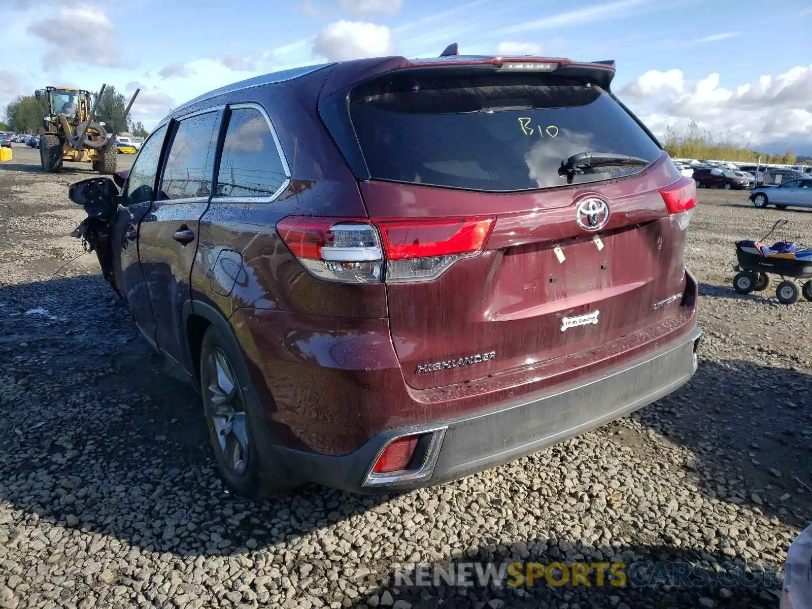 3 Photograph of a damaged car 5TDDZRFH0KS935690 TOYOTA HIGHLANDER 2019