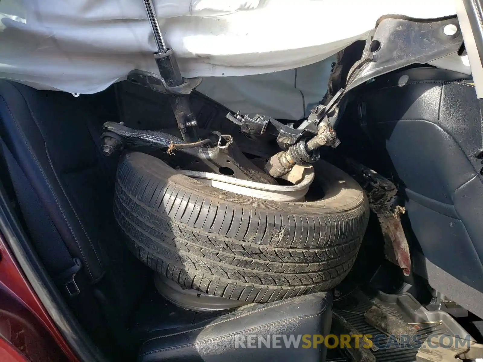 6 Photograph of a damaged car 5TDDZRFH0KS935690 TOYOTA HIGHLANDER 2019