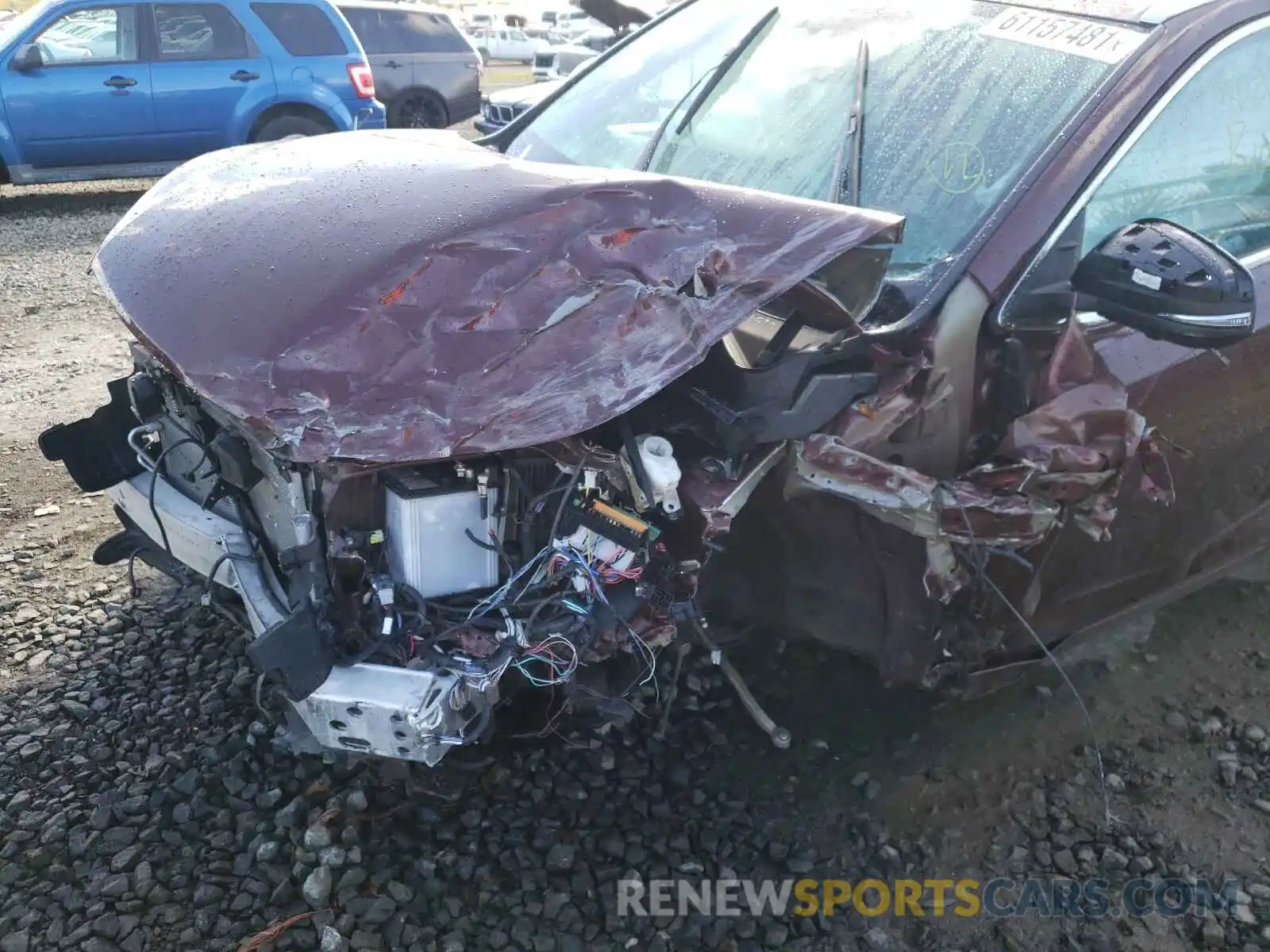 9 Photograph of a damaged car 5TDDZRFH0KS935690 TOYOTA HIGHLANDER 2019