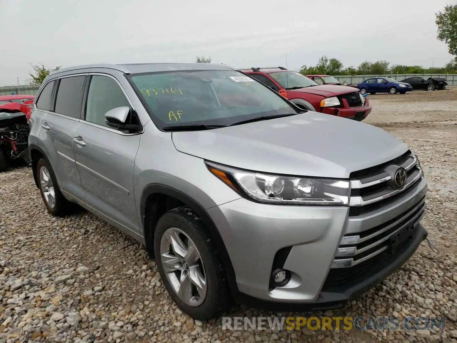 1 Photograph of a damaged car 5TDDZRFH0KS937164 TOYOTA HIGHLANDER 2019