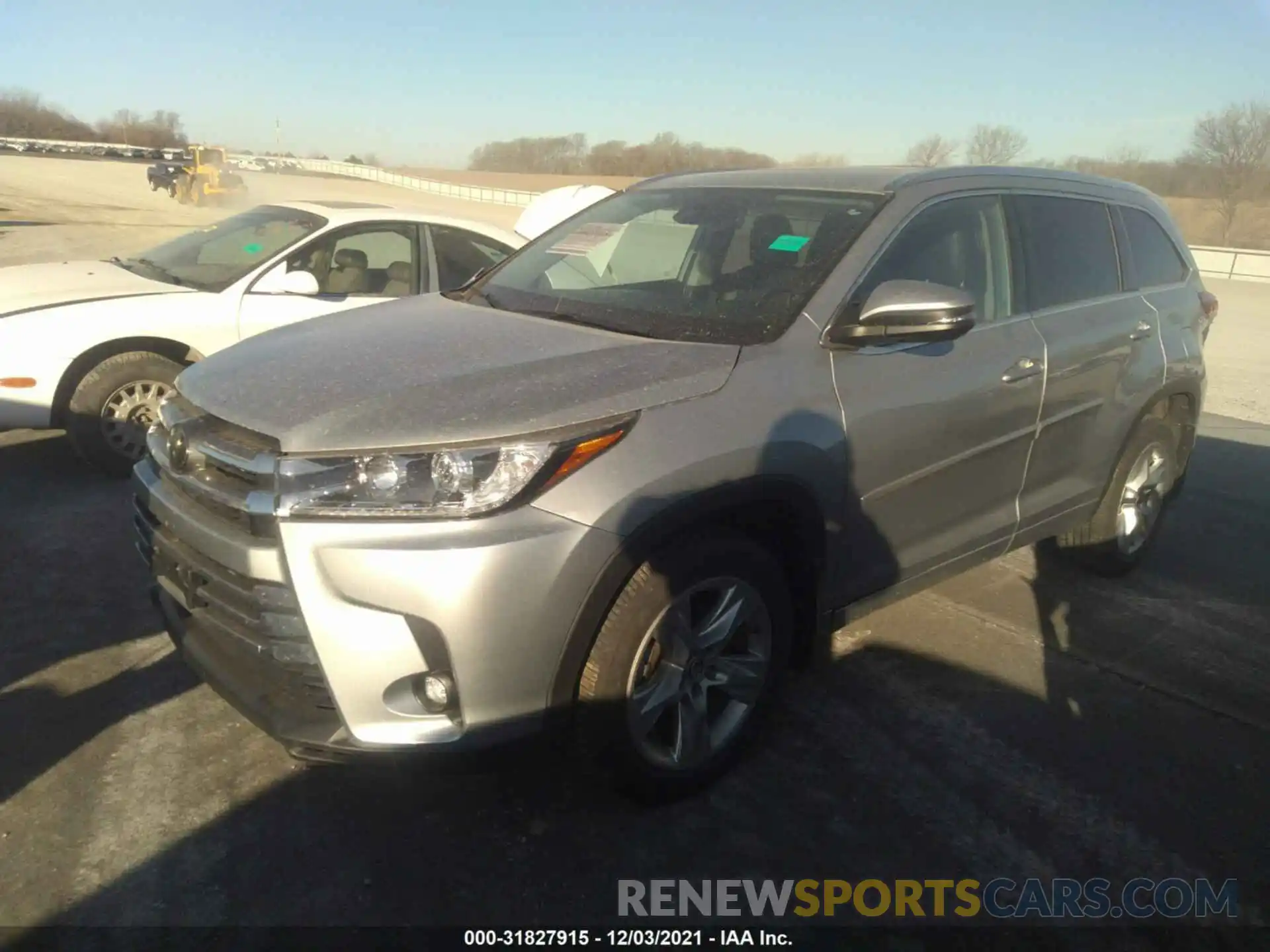 2 Photograph of a damaged car 5TDDZRFH0KS942932 TOYOTA HIGHLANDER 2019