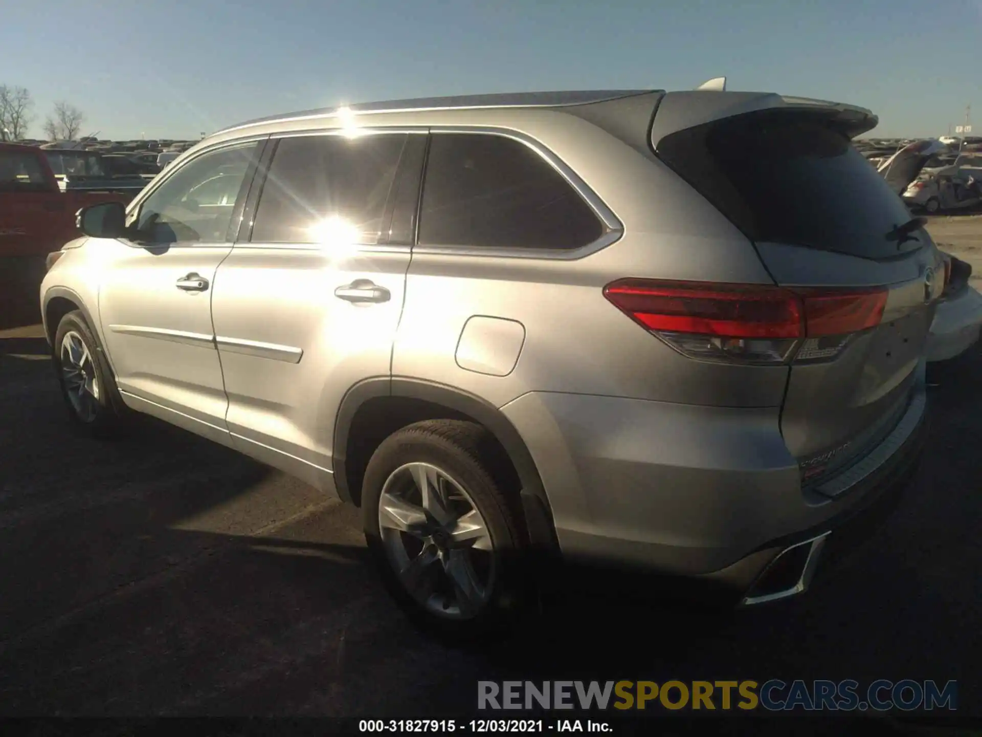 3 Photograph of a damaged car 5TDDZRFH0KS942932 TOYOTA HIGHLANDER 2019